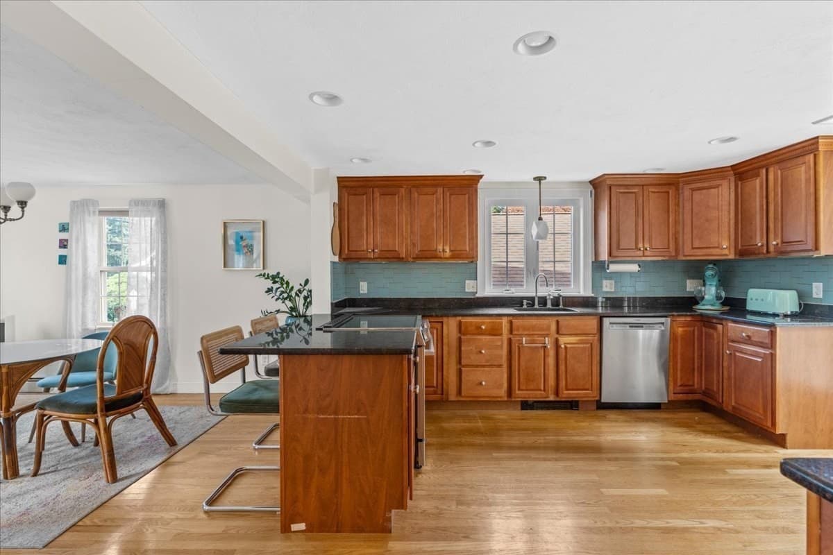 Single Family Residence at 70 Church St, Weymouth MA 02189, Weymouth, photo 12 of 31
