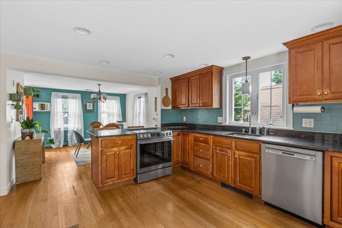 Single Family Residence at 70 Church St, Weymouth MA 02189, Weymouth, photo 10 of 31
