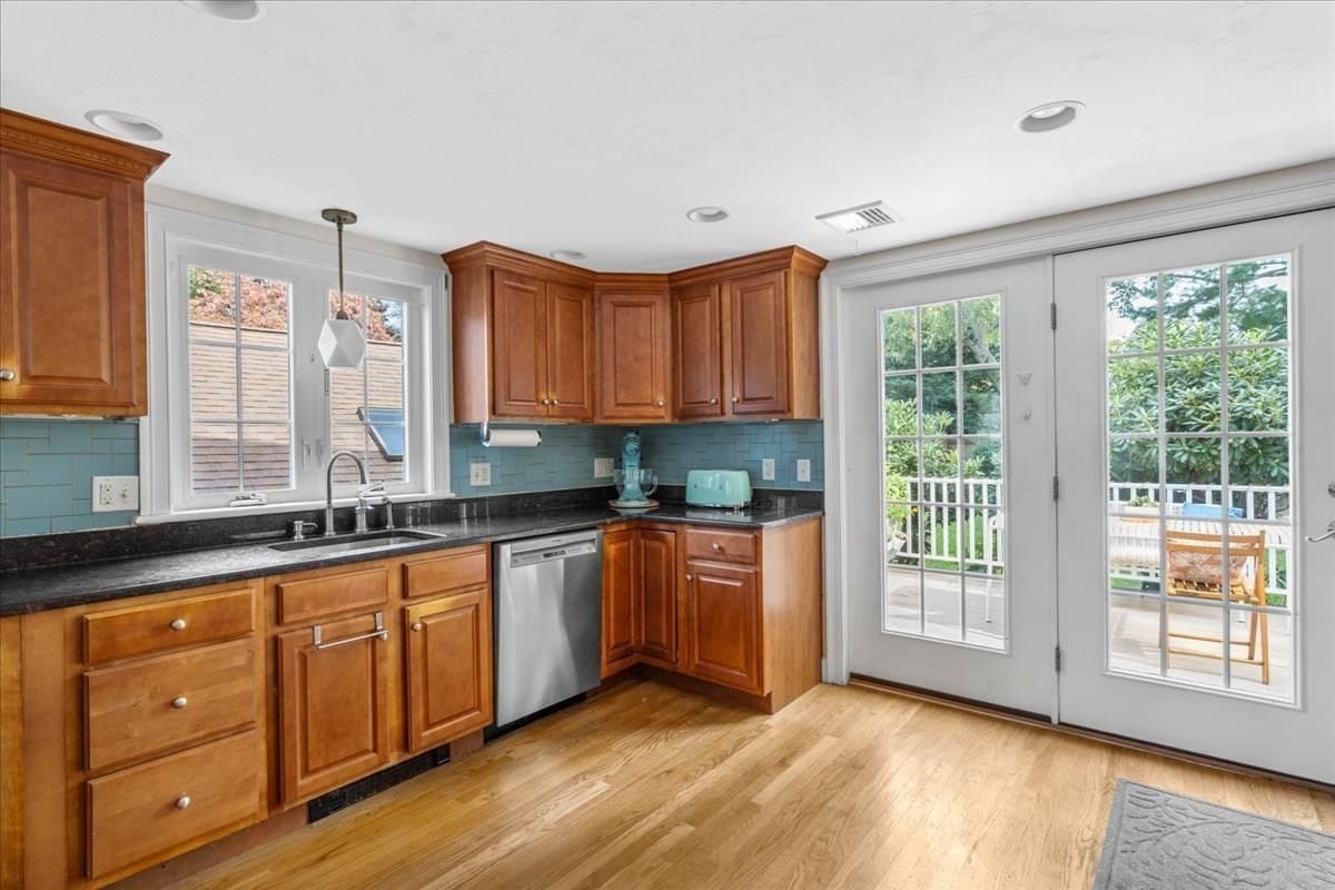 Single Family Residence at 70 Church St, Weymouth MA 02189, Weymouth, photo 11 of 31