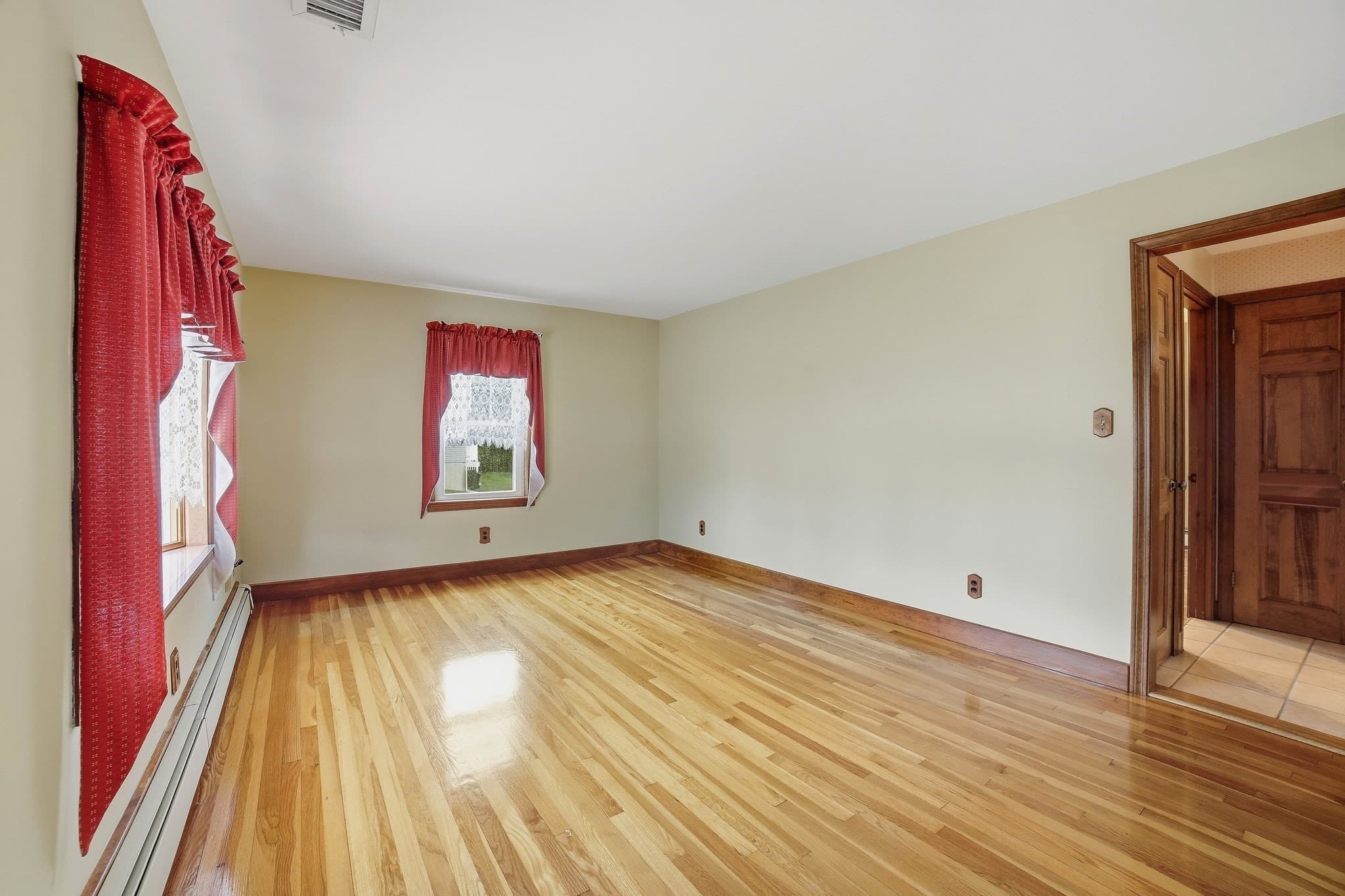 Single Family Residence at 81 Rochdale St, Auburn MA 01501, Auburn, photo 13 of 32