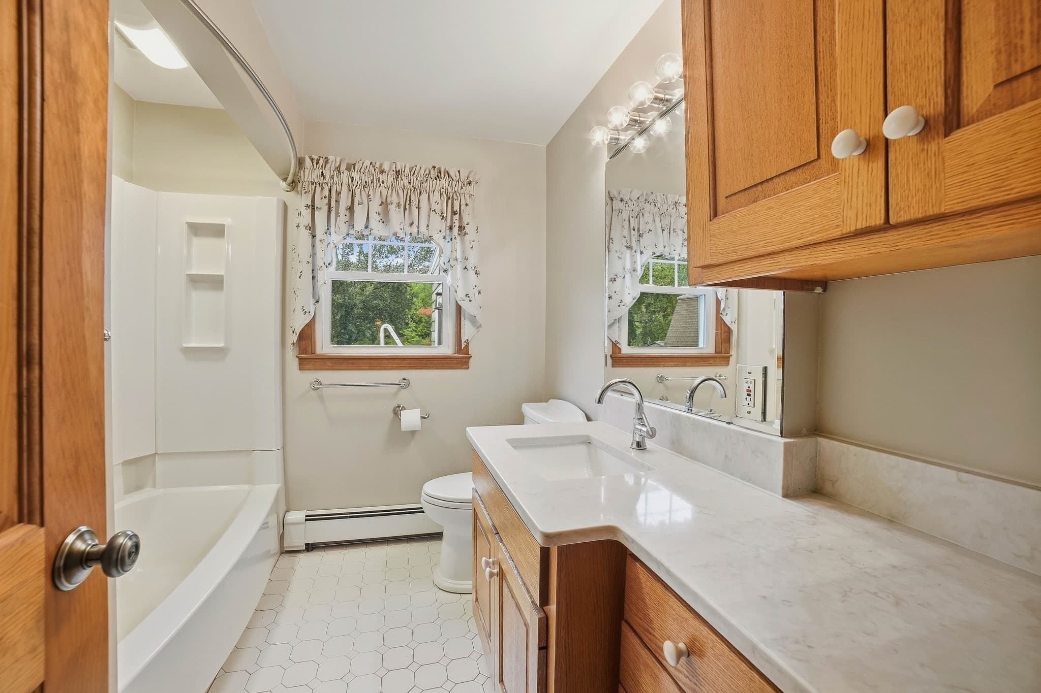 Single Family Residence at 81 Rochdale St, Auburn MA 01501, Auburn, photo 16 of 32
