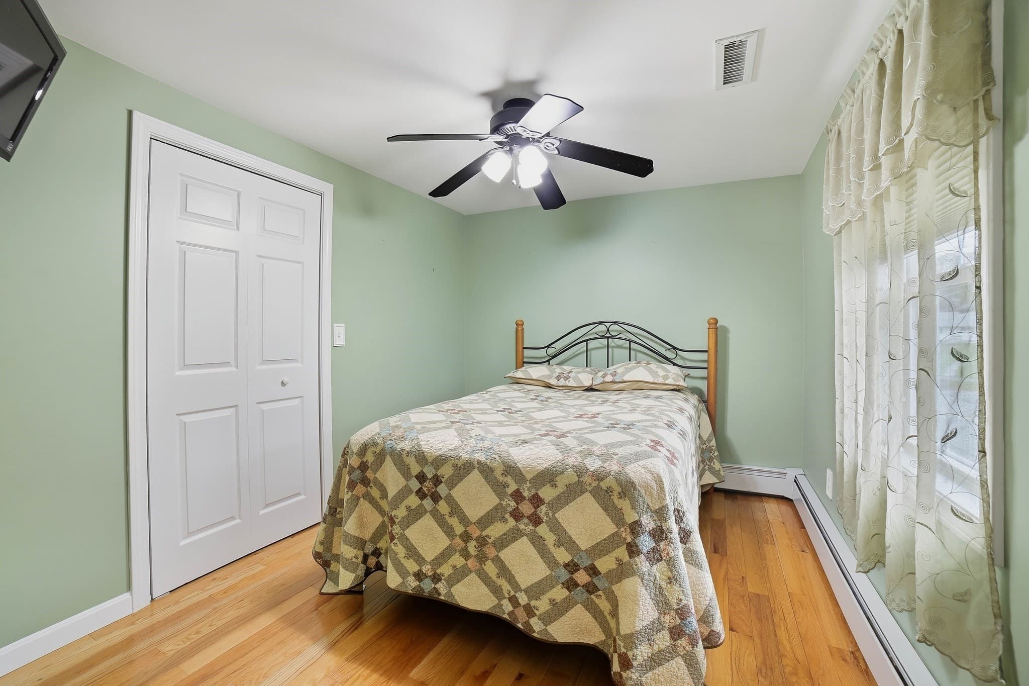 Single Family Residence at 81 Rochdale St, Auburn MA 01501, Auburn, photo 20 of 32