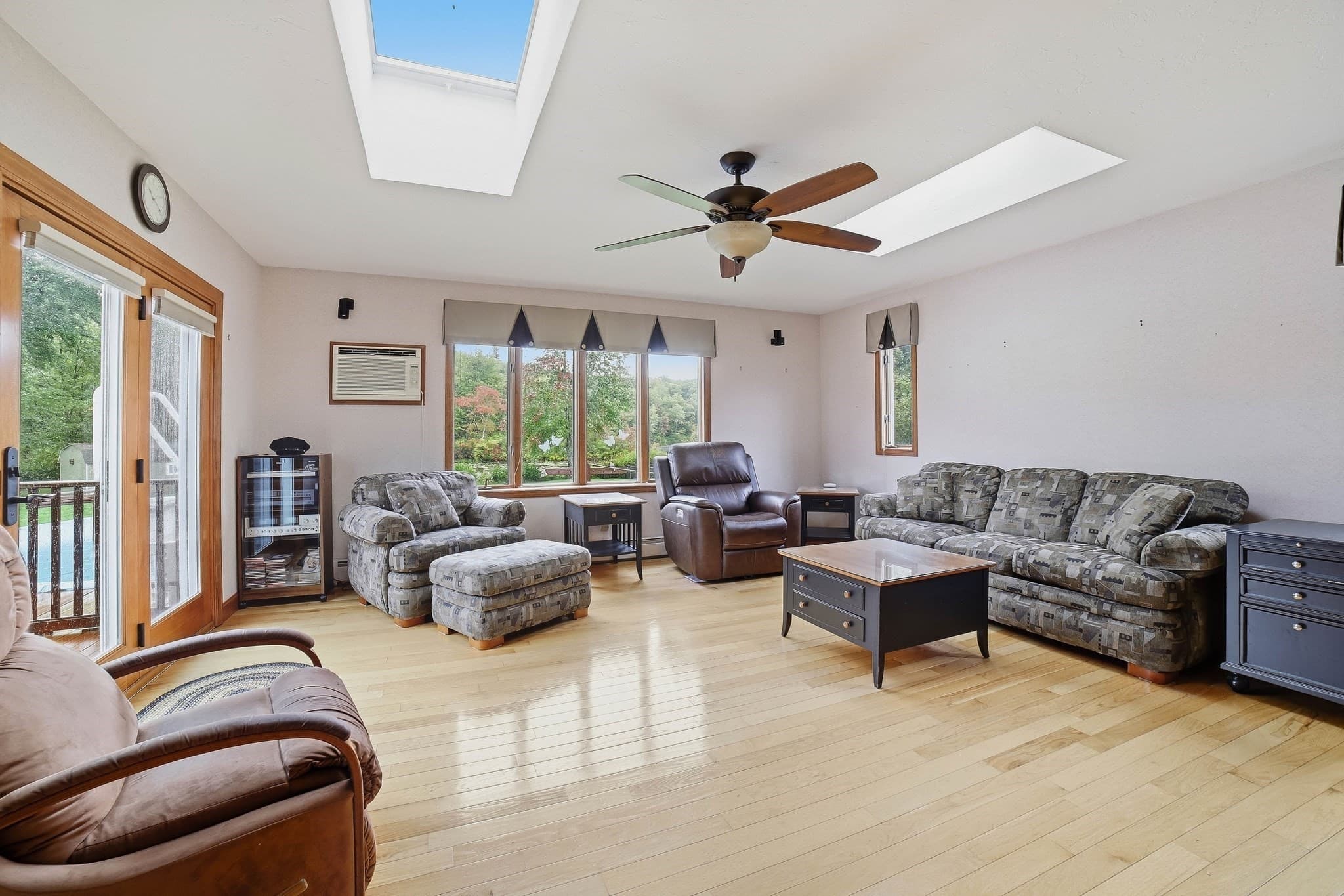 Single Family Residence at 81 Rochdale St, Auburn MA 01501, Auburn, photo 9 of 32
