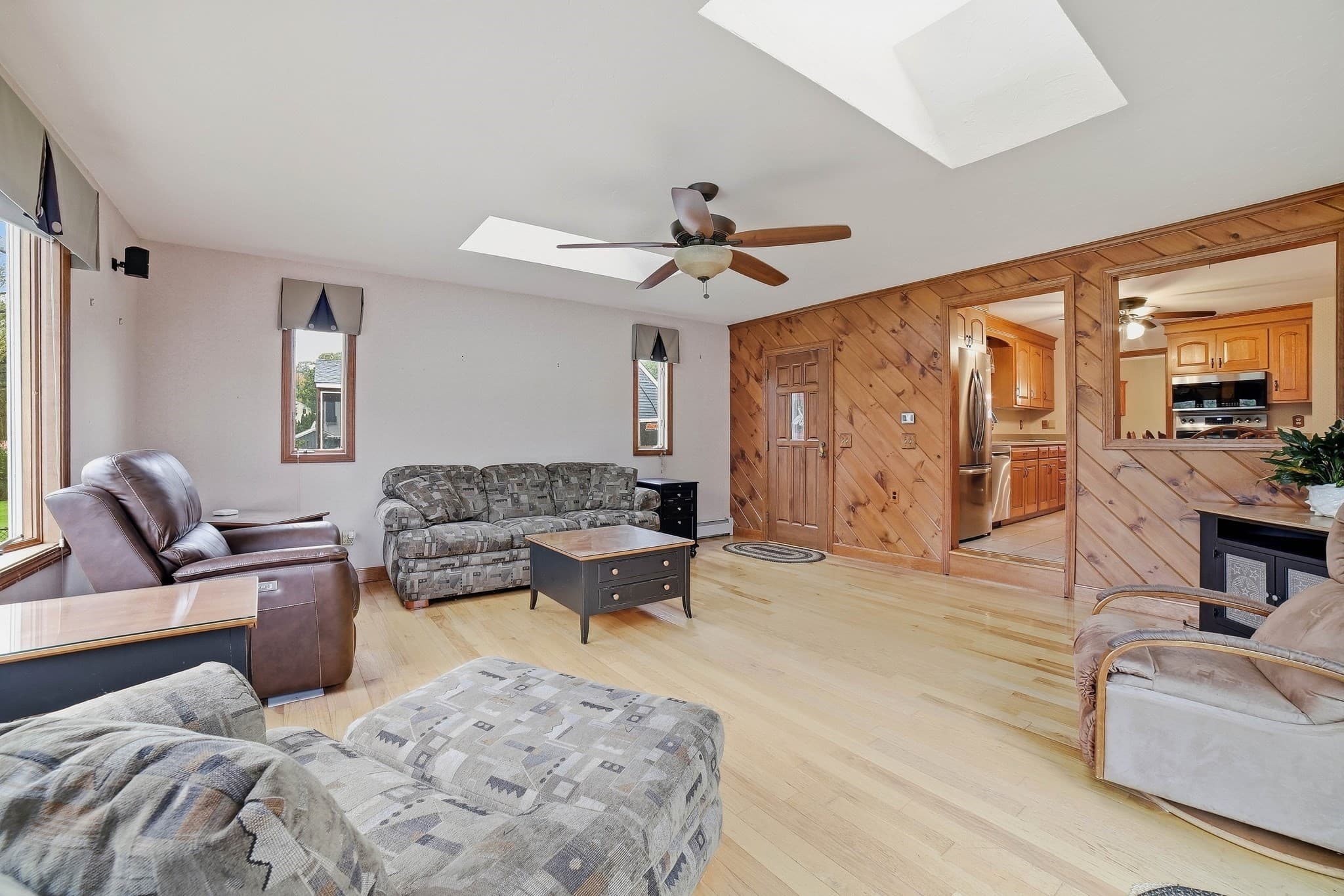 Single Family Residence at 81 Rochdale St, Auburn MA 01501, Auburn, photo 10 of 32