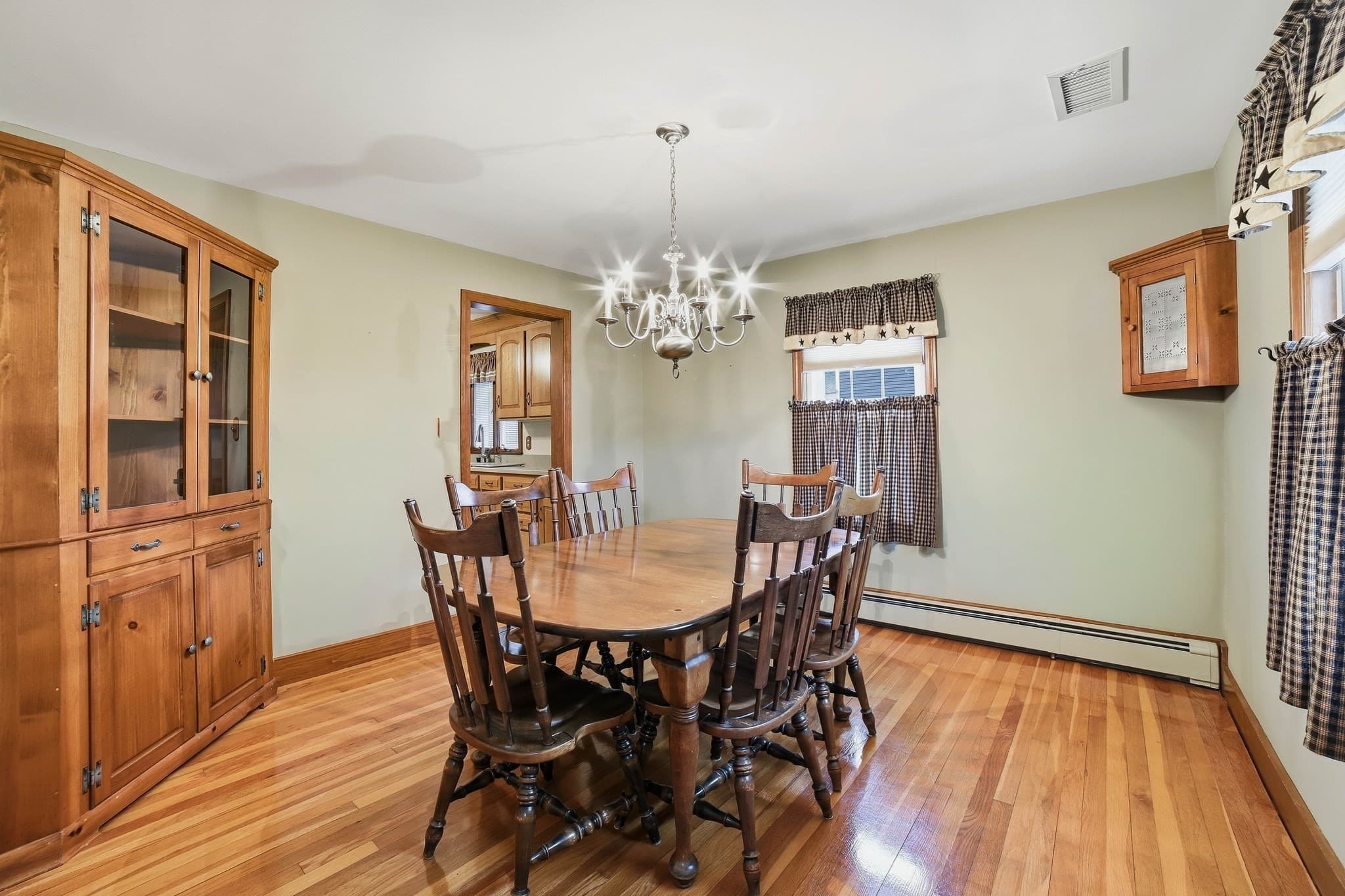 Single Family Residence at 81 Rochdale St, Auburn MA 01501, Auburn, photo 11 of 32