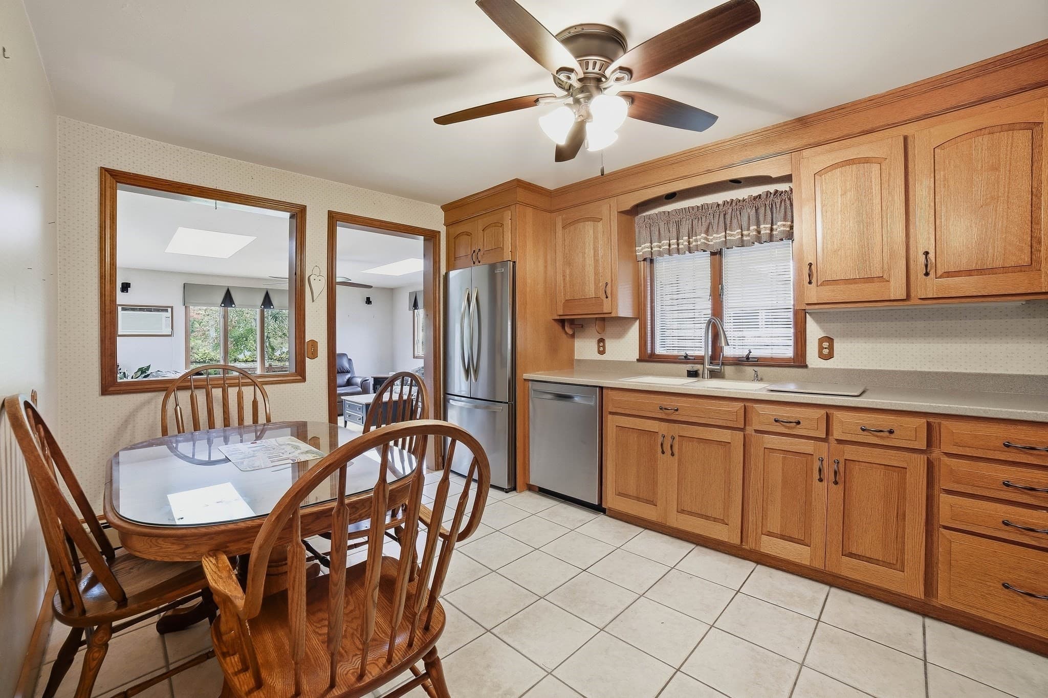 Single Family Residence at 81 Rochdale St, Auburn MA 01501, Auburn, photo 4 of 32