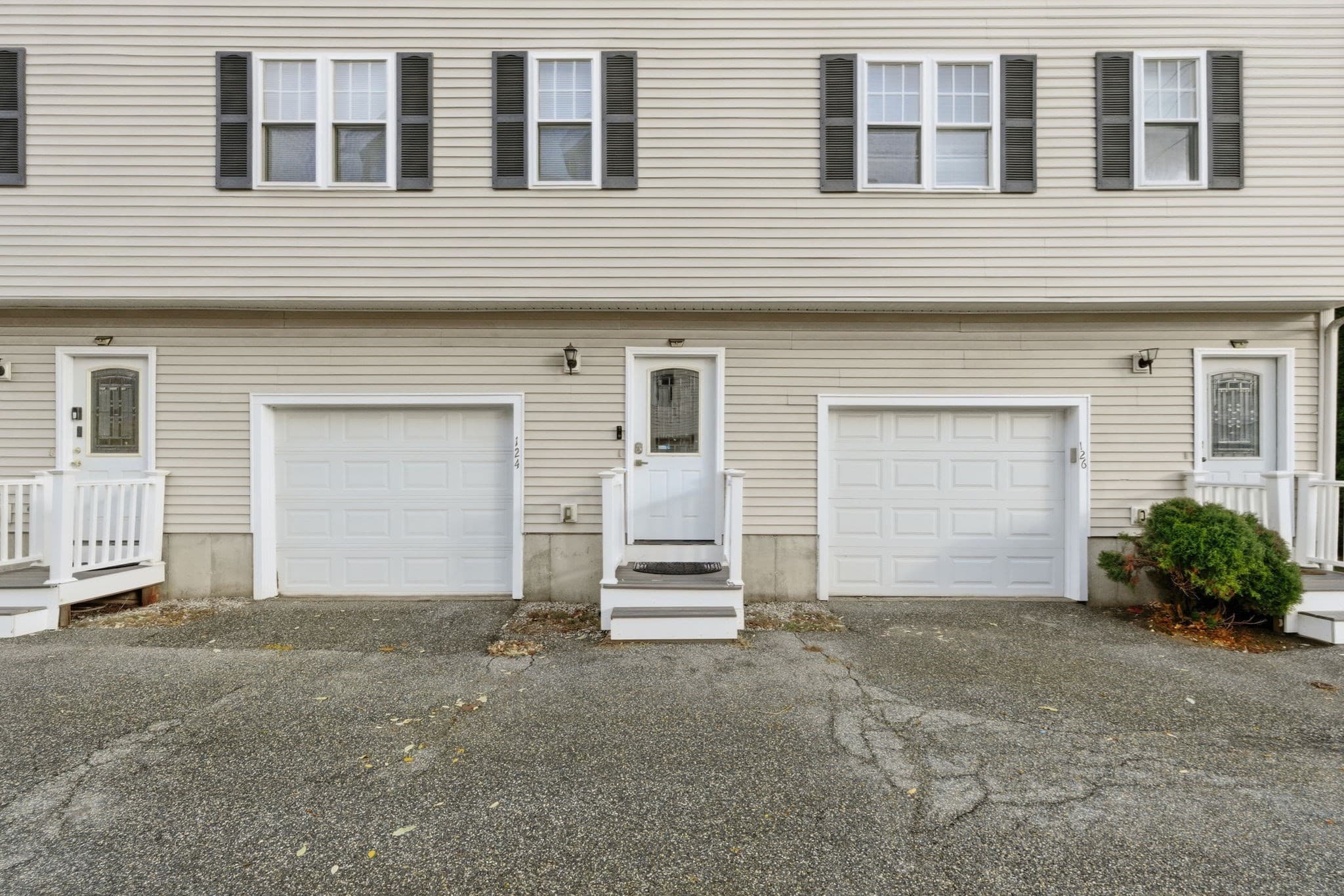 Condominium at 124 Locust St # 124, Haverhill MA 01830, Haverhill, photo 2 of 39