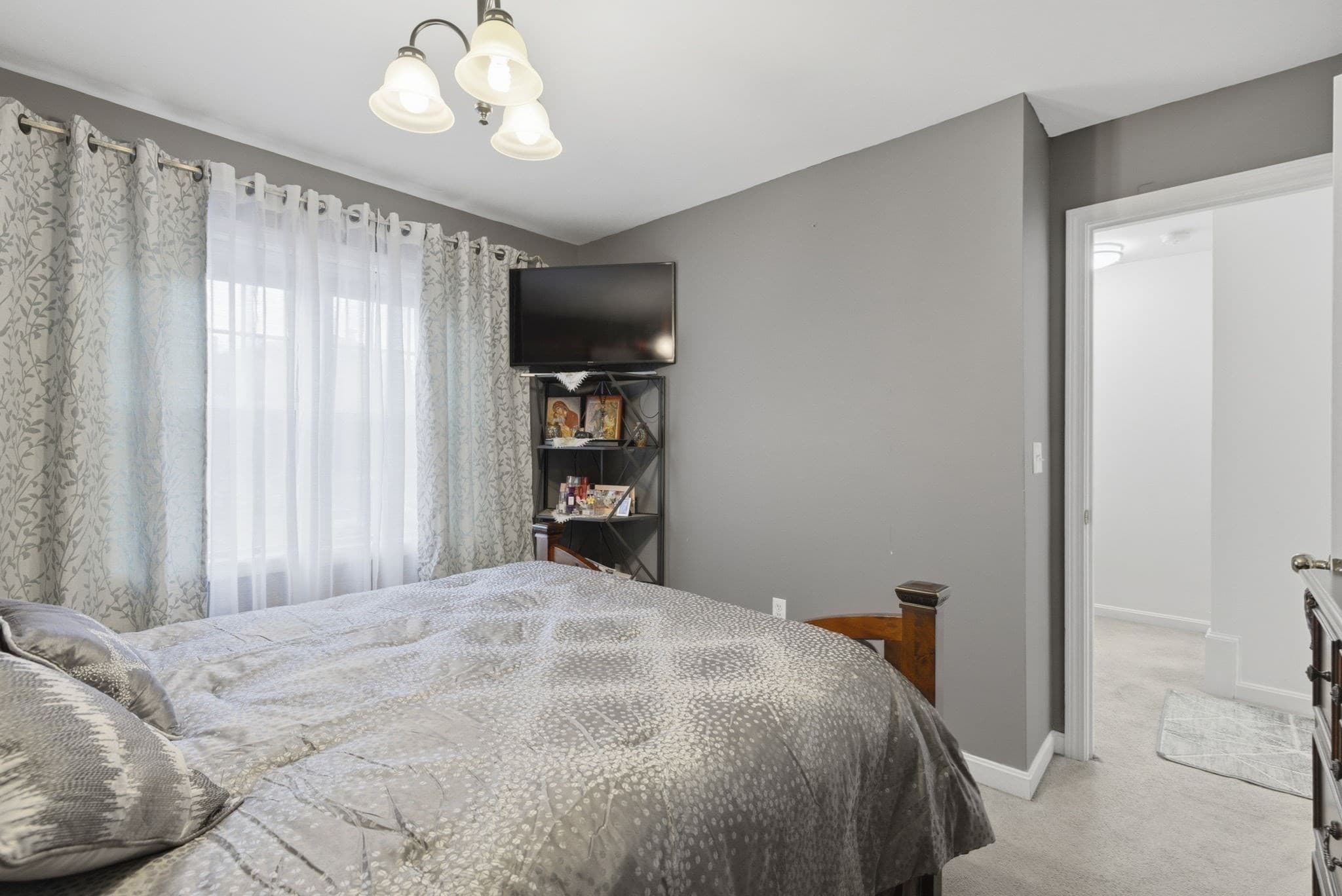 Condominium at 124 Locust St # 124, Haverhill MA 01830, Haverhill, photo 17 of 39