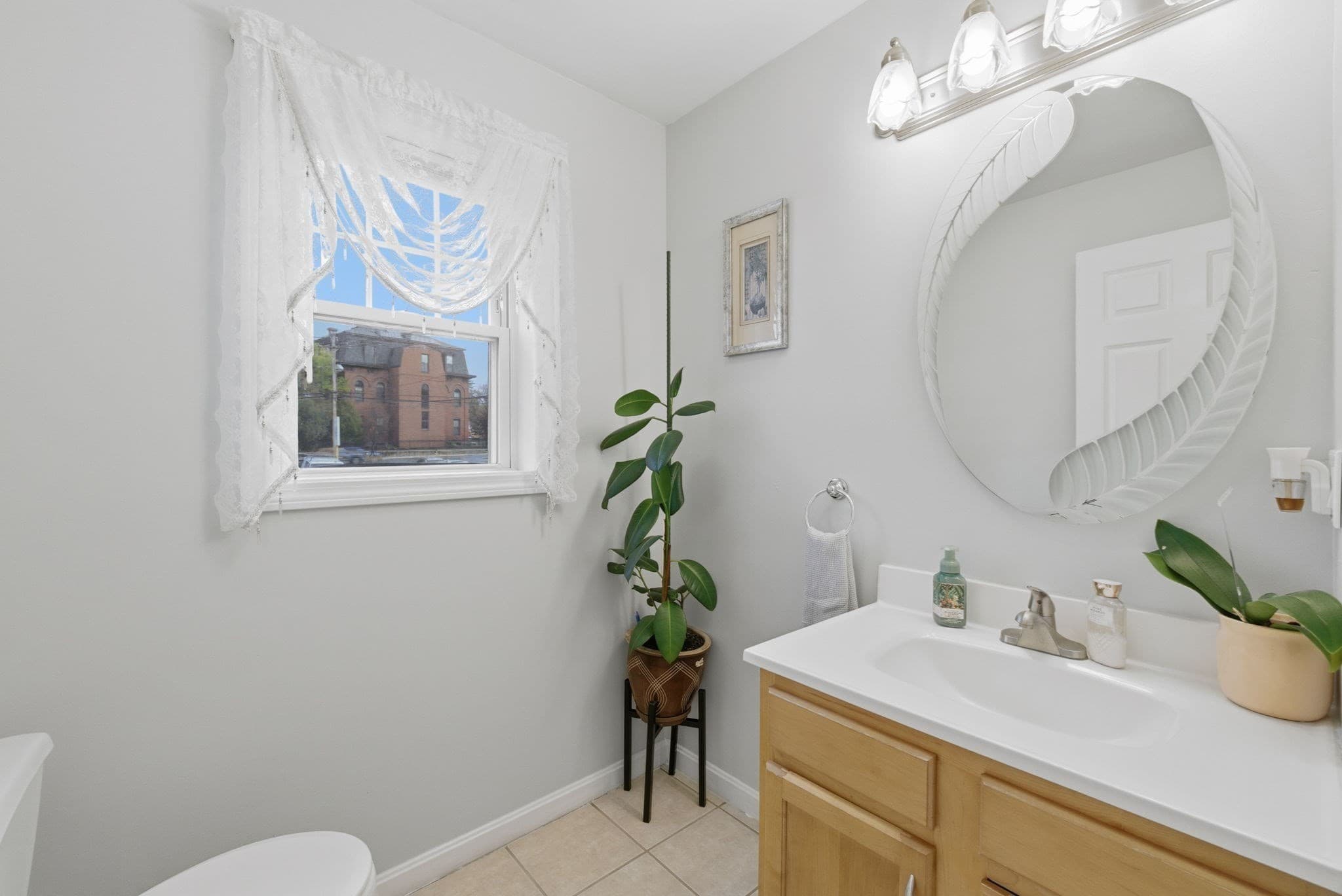 Condominium at 124 Locust St # 124, Haverhill MA 01830, Haverhill, photo 7 of 39