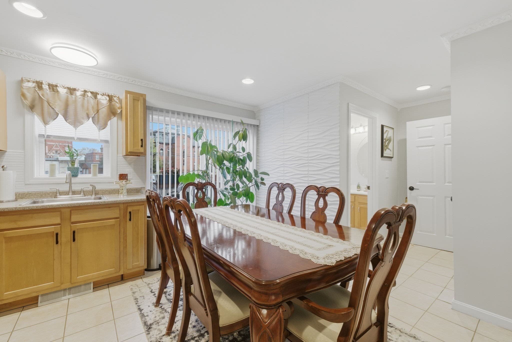 Condominium at 124 Locust St # 124, Haverhill MA 01830, Haverhill, photo 5 of 39