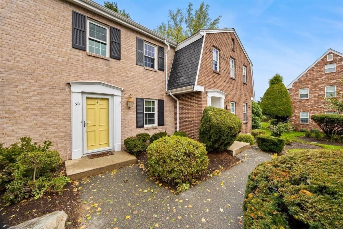 Condominium at 30 Patricia Drive # 30, Stoughton MA 02072, Stoughton, photo 3 of 32