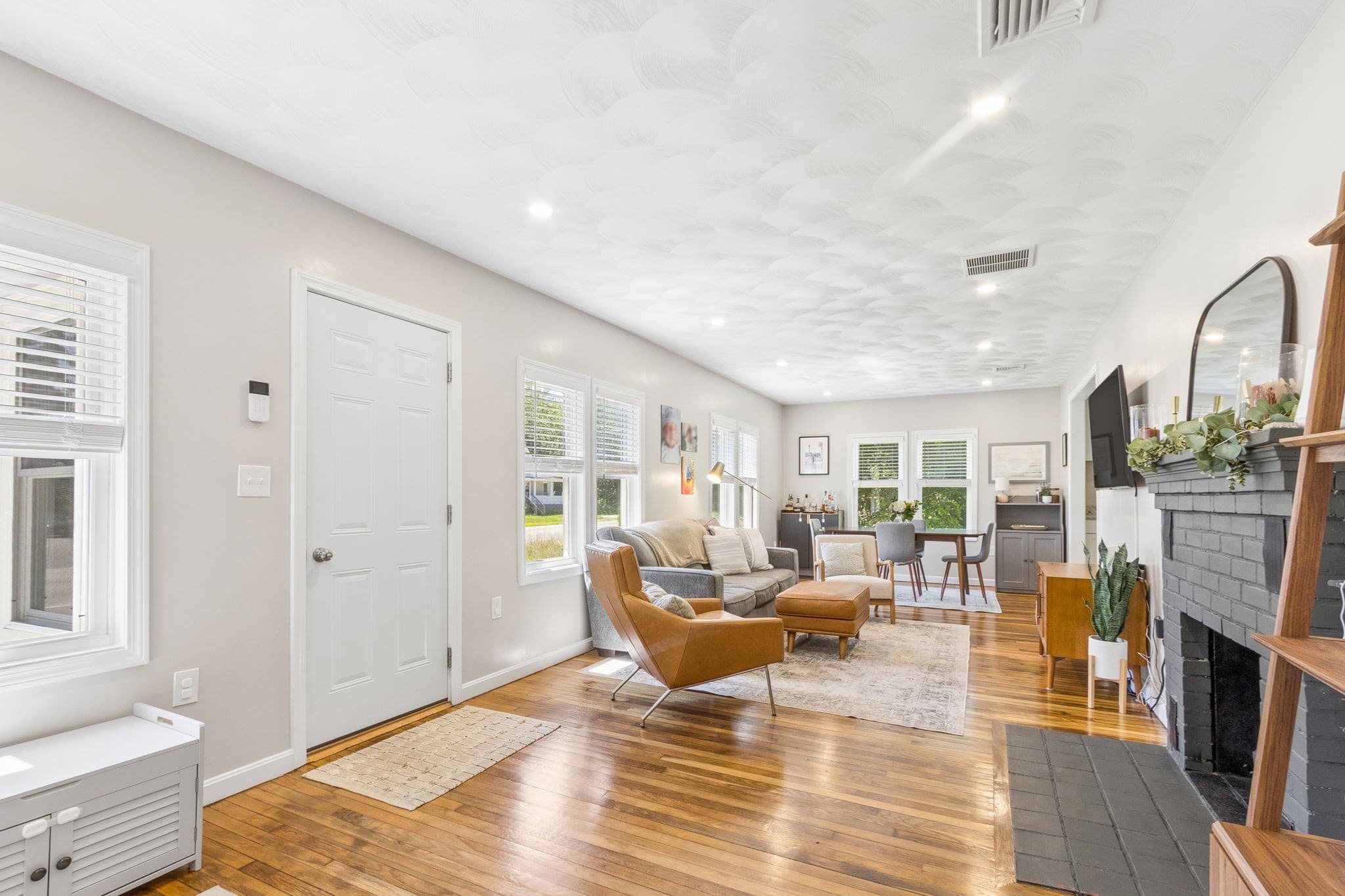 Single Family Residence at 728 Pleasant St, Attleboro MA 02703, Attleboro, photo 8 of 41