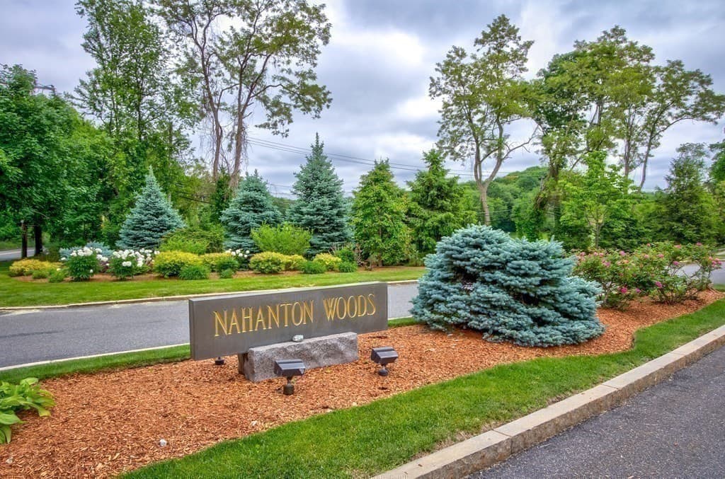 210 Nahanton St # 422, Newton MA 02459