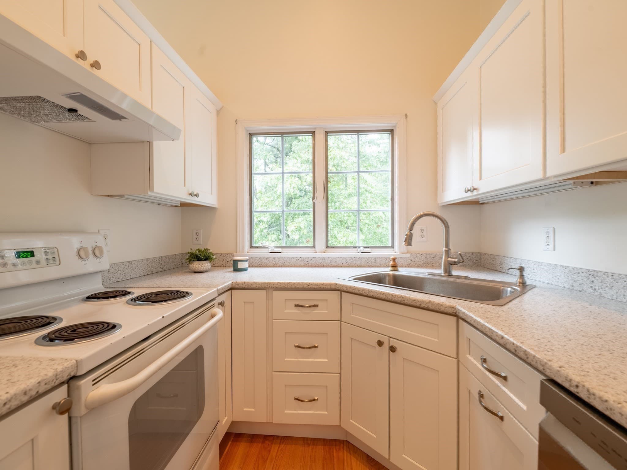 Single Family Residence at 14 Copper Beech Dr, Kingston MA 02364, Kingston, photo 36 of 42