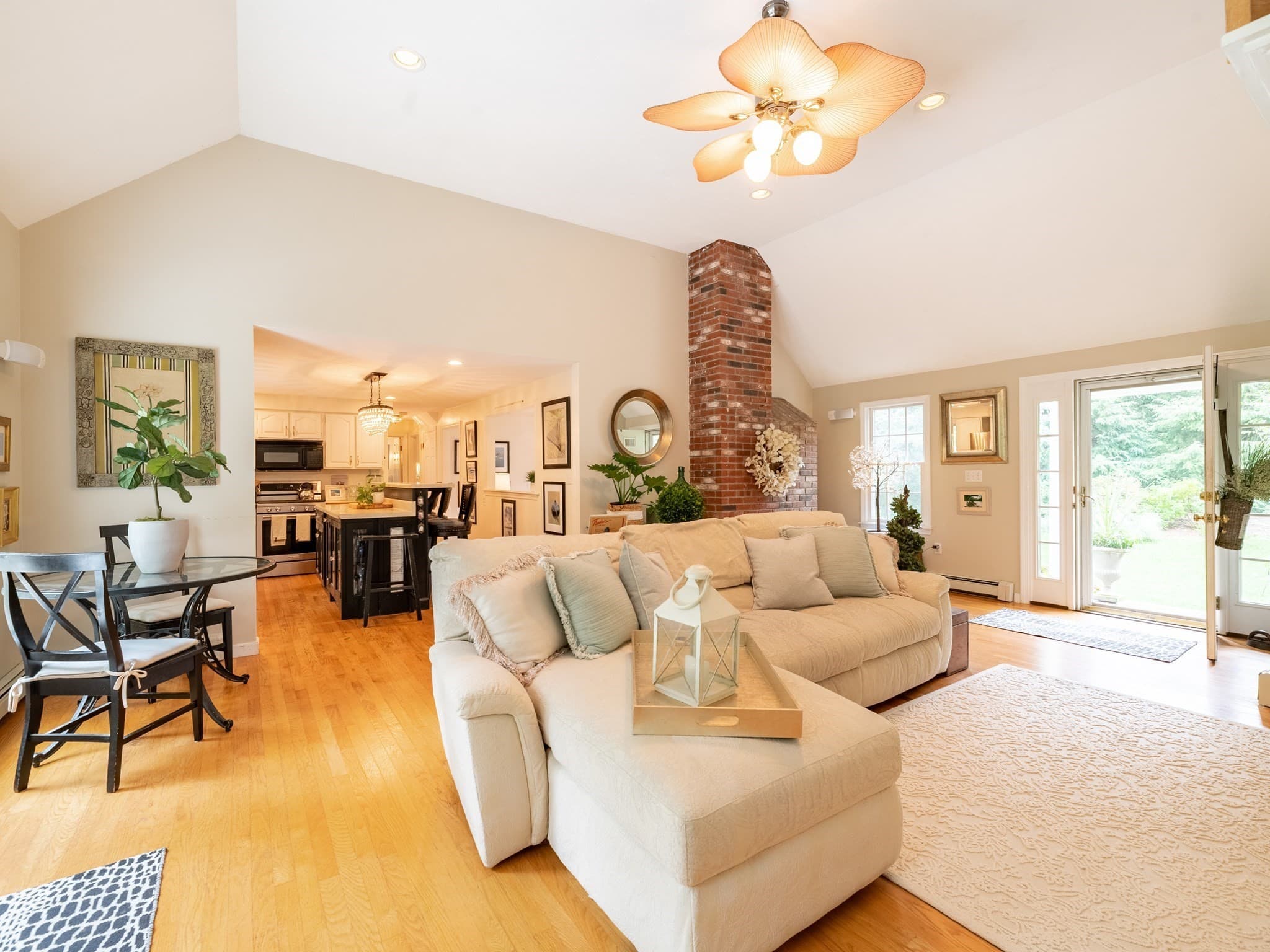 Single Family Residence at 14 Copper Beech Dr, Kingston MA 02364, Kingston, photo 10 of 42