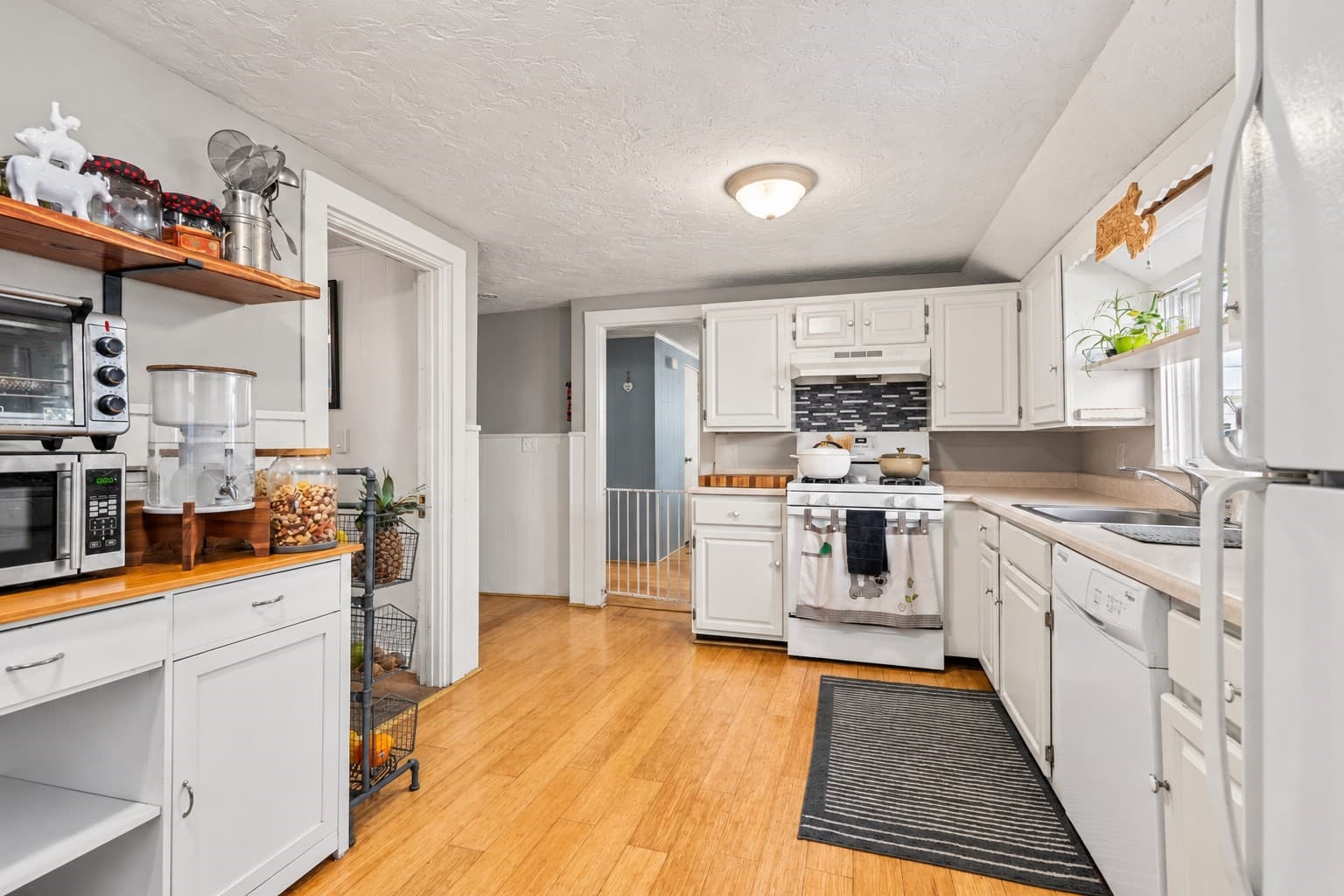 Single Family Residence at 333 Pearl St, Malden MA 02148, Malden, photo 5 of 12