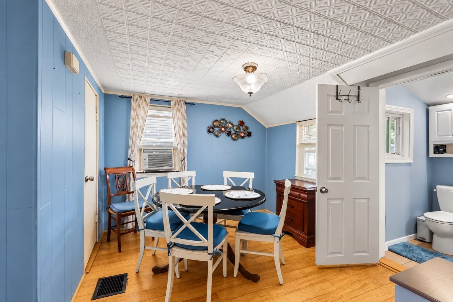 Single Family Residence at 333 Pearl St, Malden MA 02148, Malden, photo 4 of 12