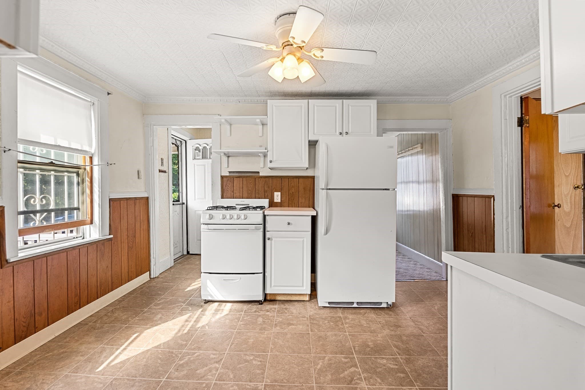 3 Family at 323 Pearl St, Malden MA 02148, Malden, photo 2 of 15