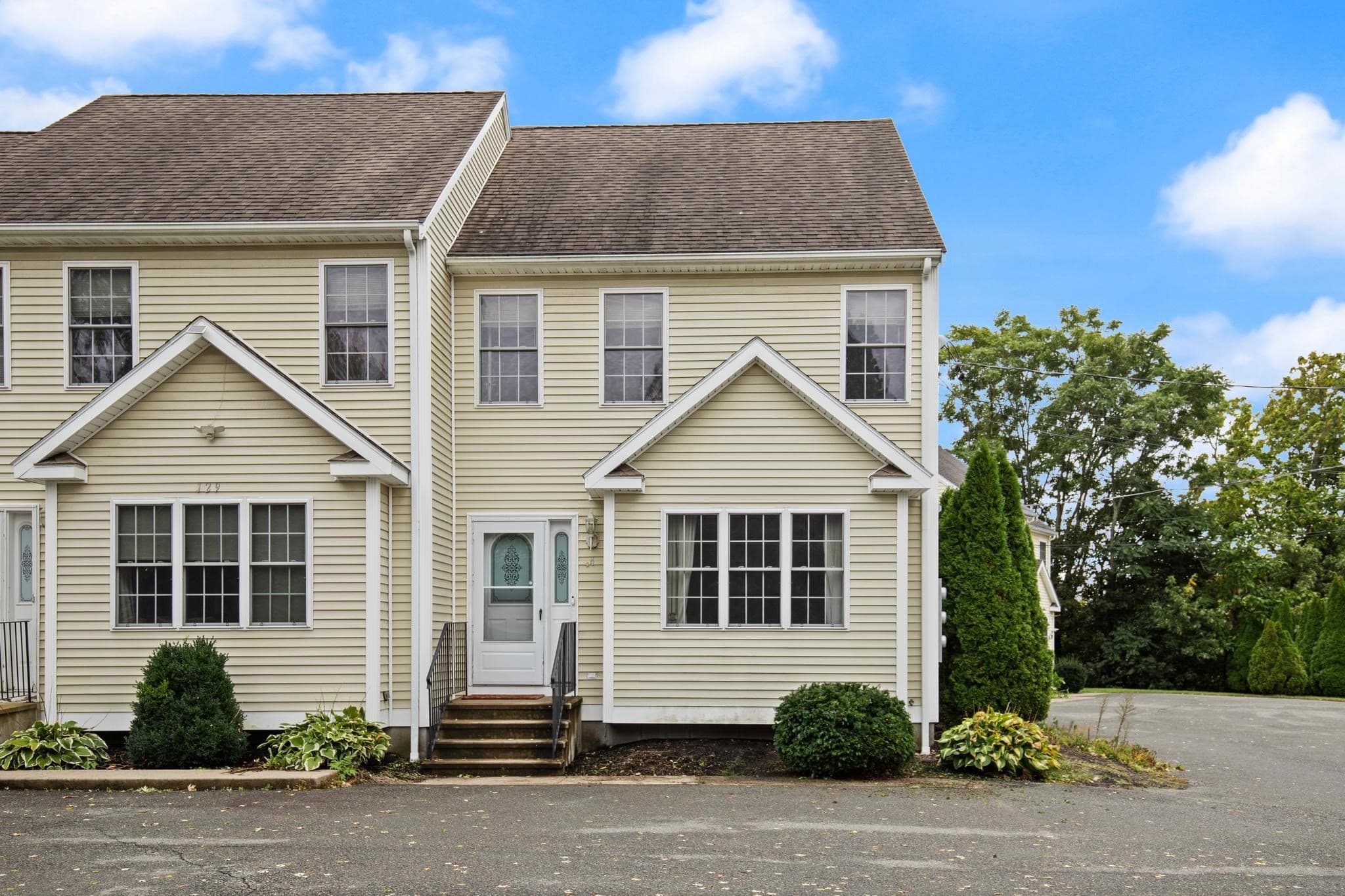 Condominium at 129 Scott St # 4, Attleboro MA 02703, Attleboro, photo 2 of 33
