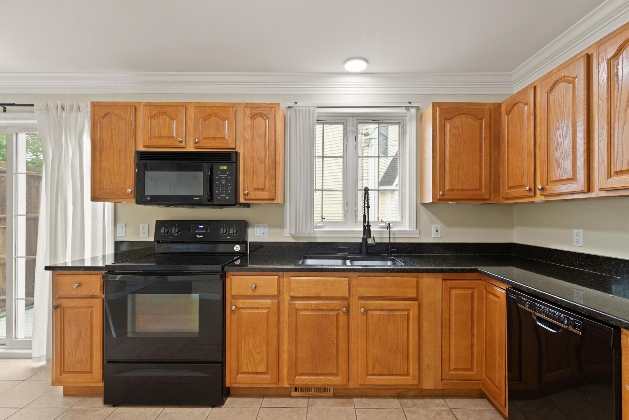 Condominium at 129 Scott St # 4, Attleboro MA 02703, Attleboro, photo 16 of 33