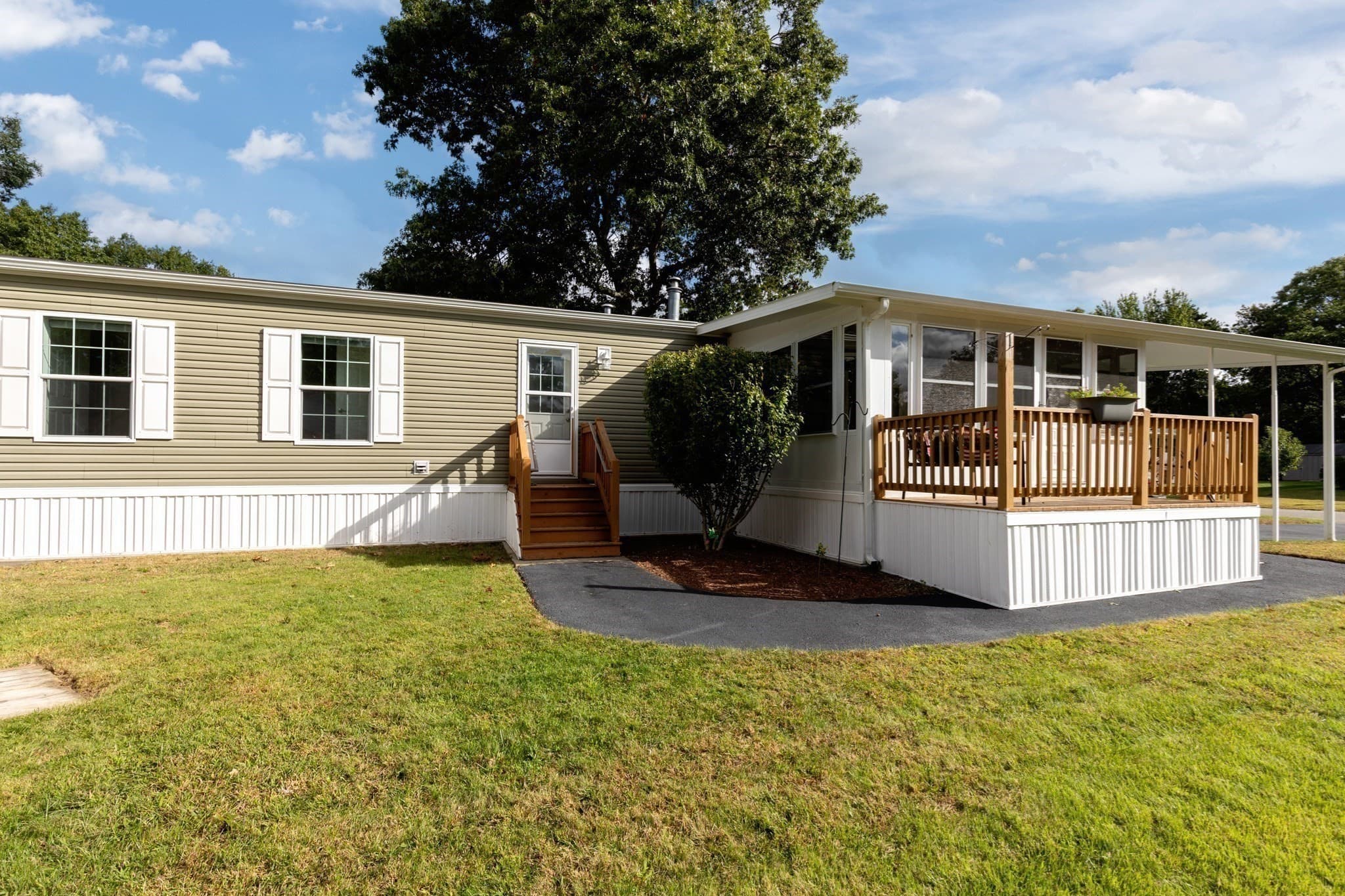 Mobile Home at 18 Candlelight Dr, Plymouth MA 02360, Plymouth, photo 2 of 24