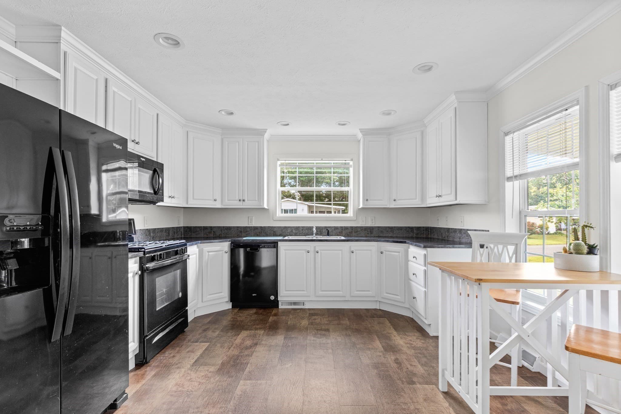 Mobile Home at 18 Candlelight Dr, Plymouth MA 02360, Plymouth, photo 5 of 24