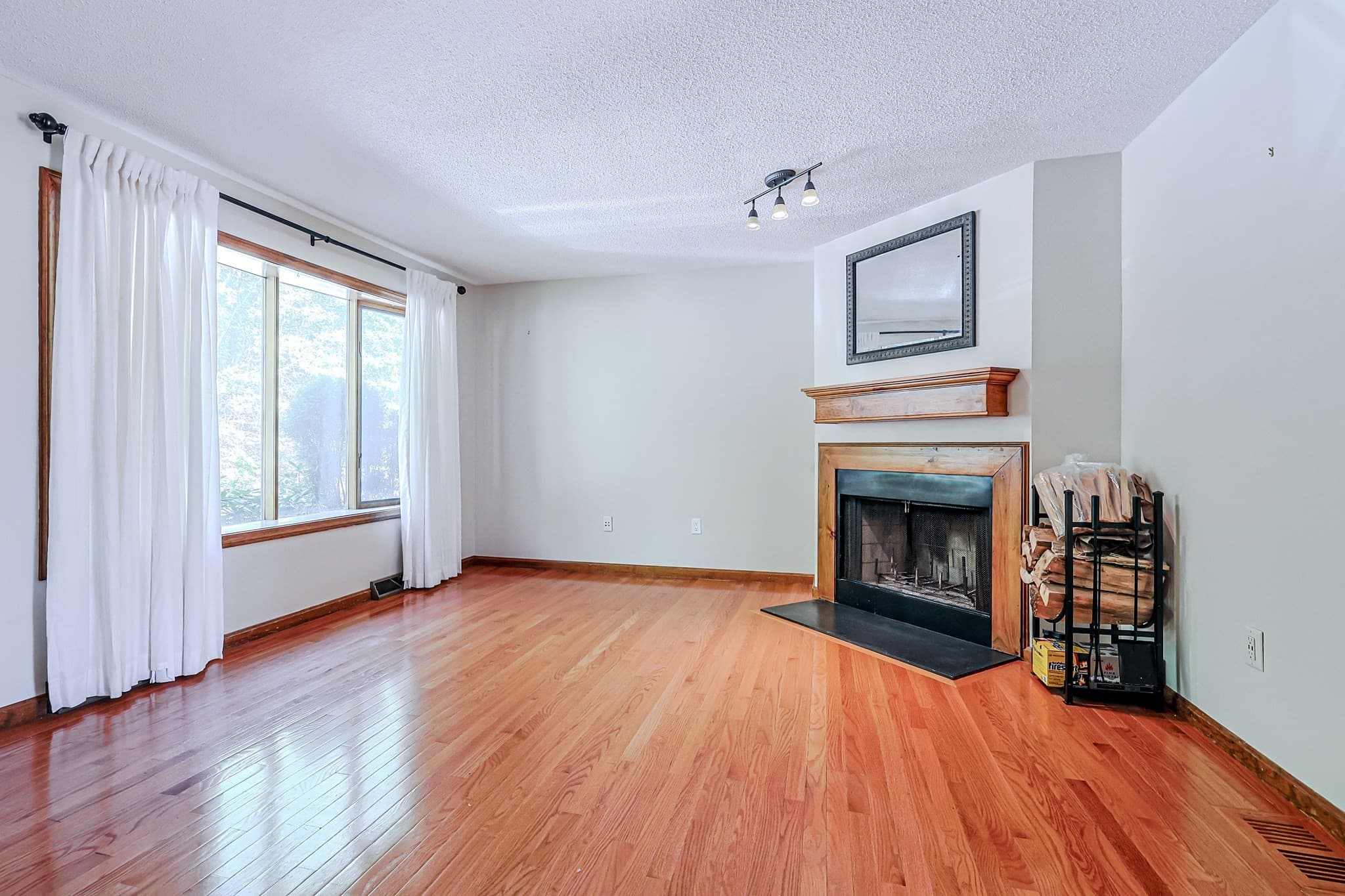 Condominium at 52 Scotty Hollow Dr # 52, Chelmsford MA 01824, Chelmsford, photo 11 of 34