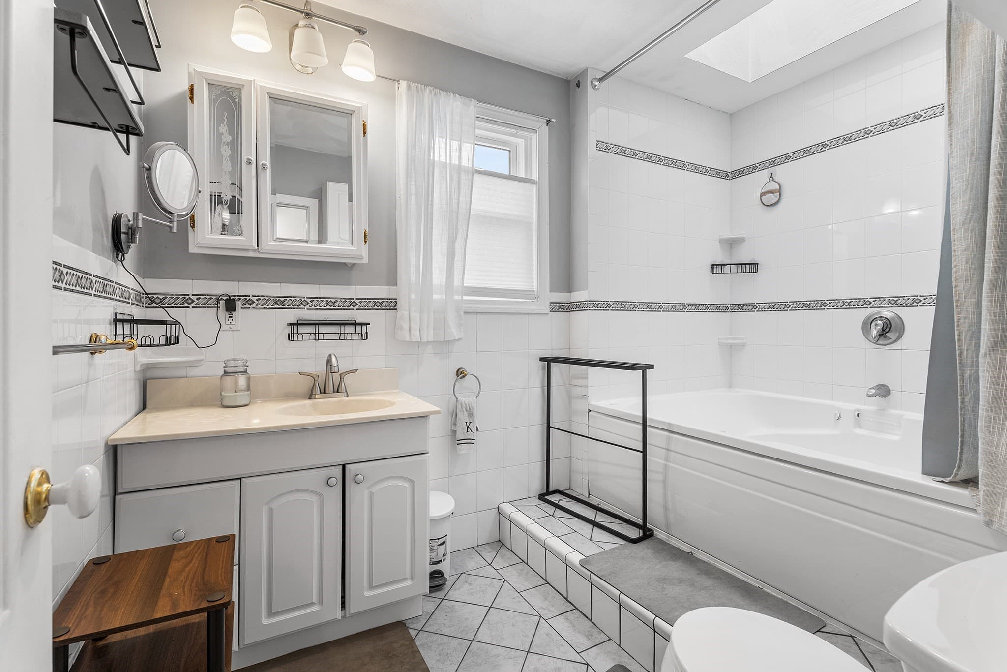 Single Family Residence at 140 Lynnfield St, Lynn MA 01904, Lynn, photo 17 of 35
