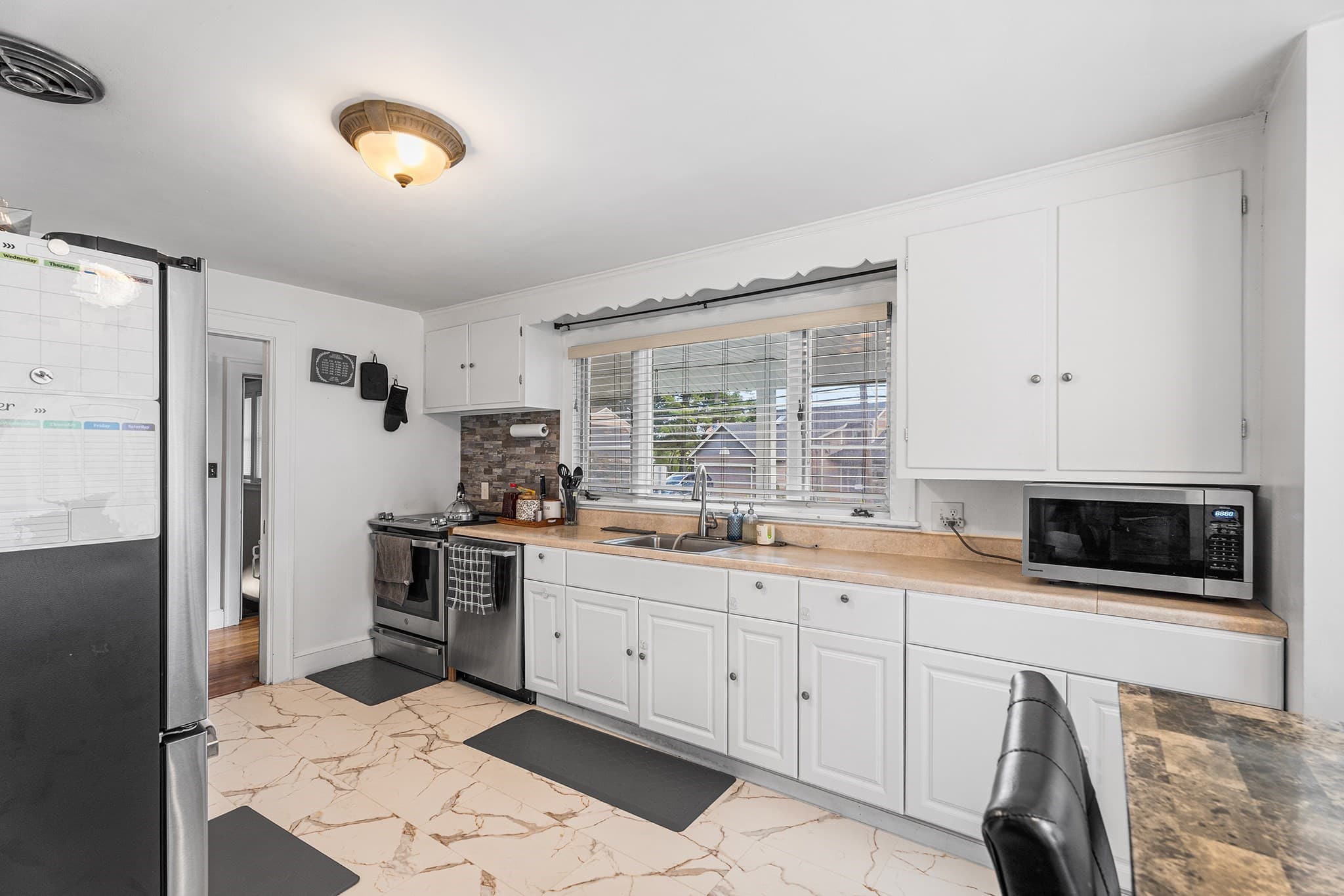 Single Family Residence at 140 Lynnfield St, Lynn MA 01904, Lynn, photo 11 of 35