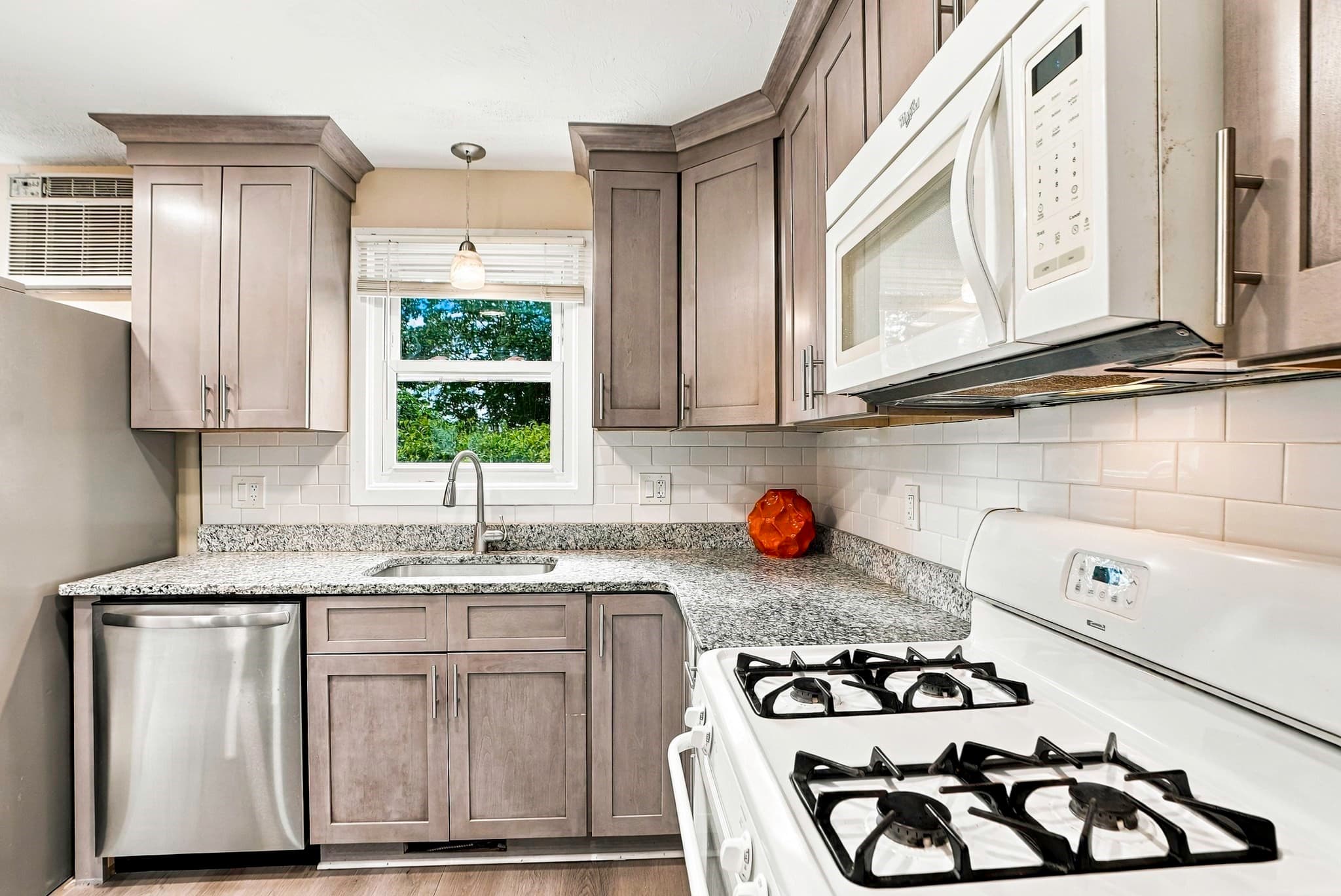 Condominium at 59 N Quinsigamond Ave # 59, Shrewsbury MA 01545, Shrewsbury, photo 9 of 36