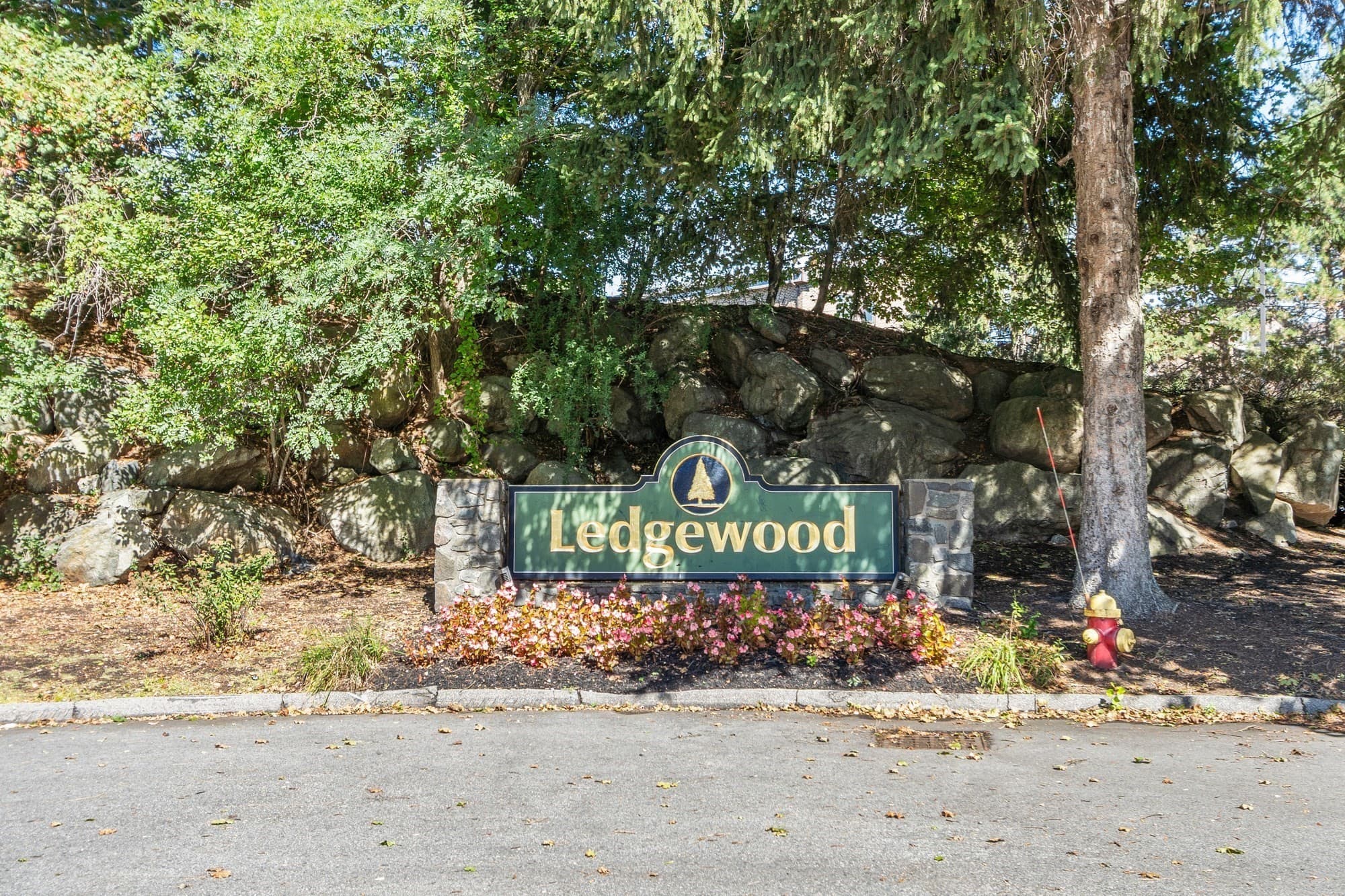 Condominium at 10 Ledgewood Way # 10, Peabody MA 01960, Peabody, photo 2 of 40