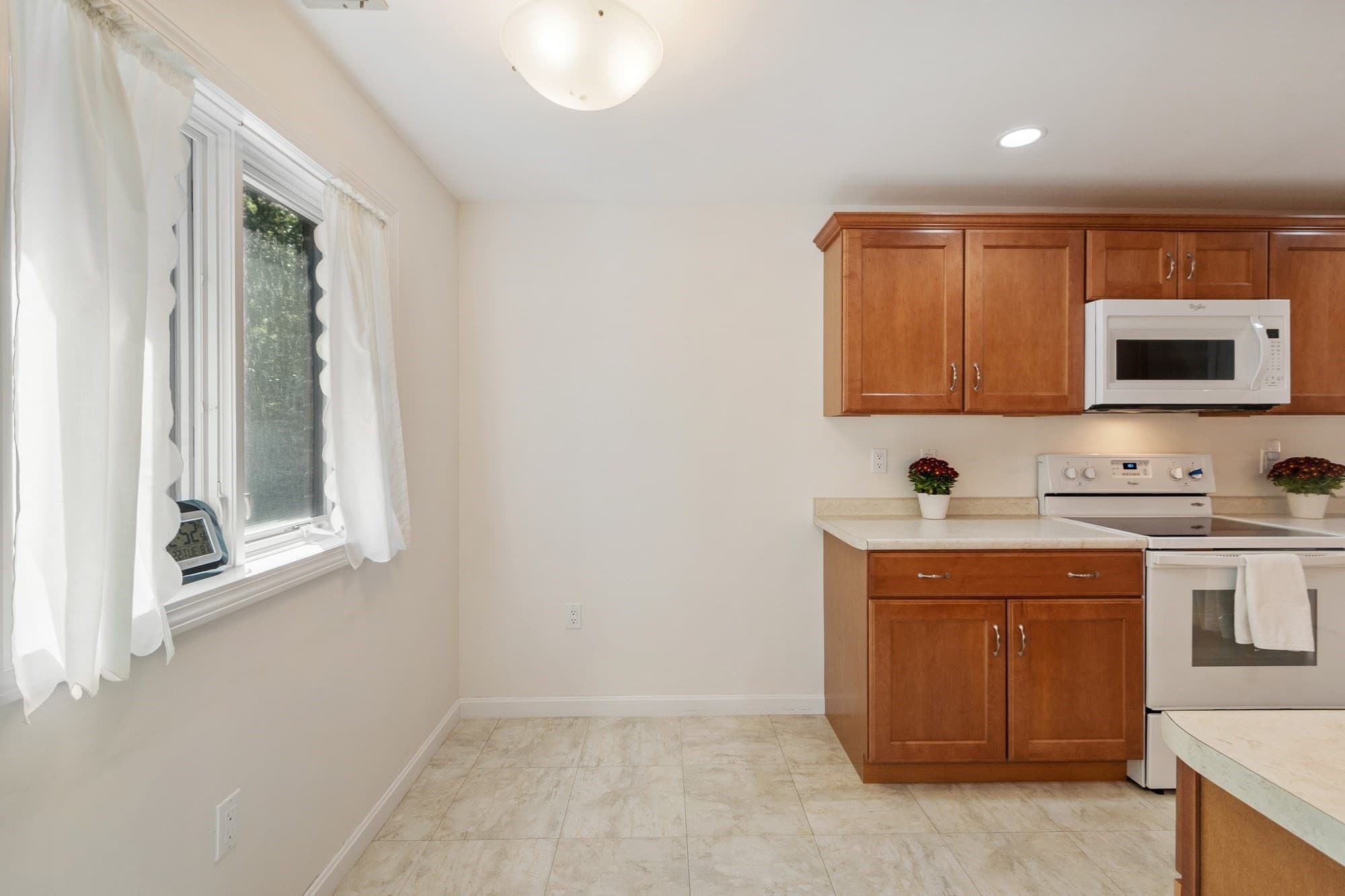 Condominium at 10 Ledgewood Way # 10, Peabody MA 01960, Peabody, photo 17 of 40