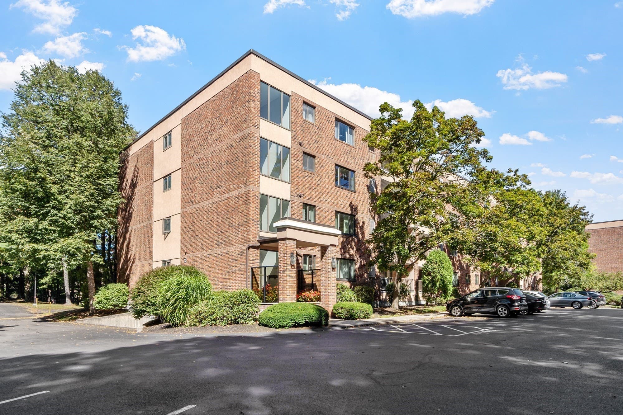 Condominium at 10 Ledgewood Way # 10, Peabody MA 01960, Peabody, photo 3 of 40