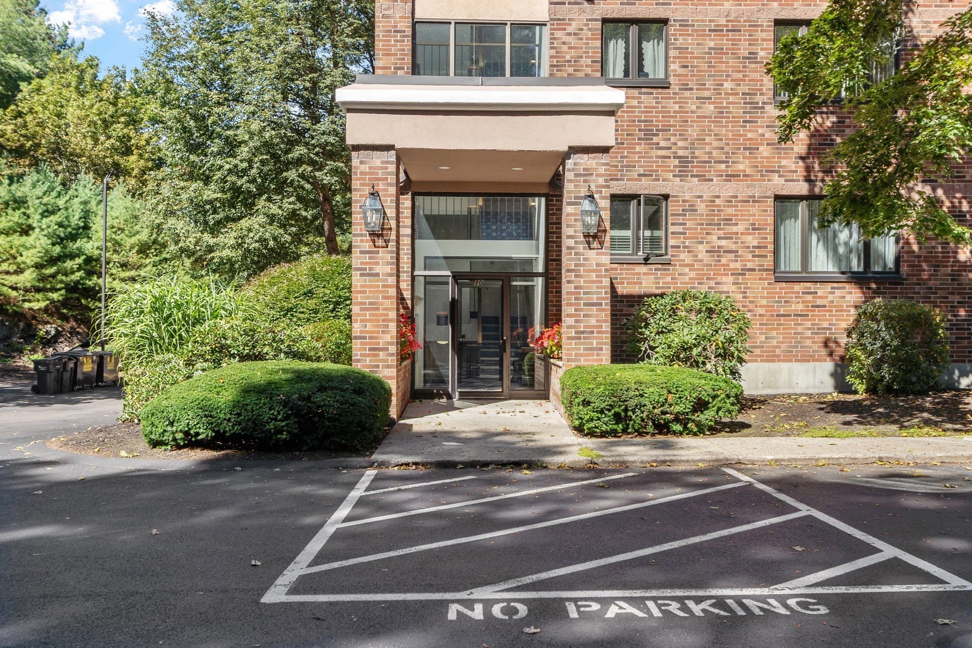 Condominium at 10 Ledgewood Way # 10, Peabody MA 01960, Peabody, photo 4 of 40