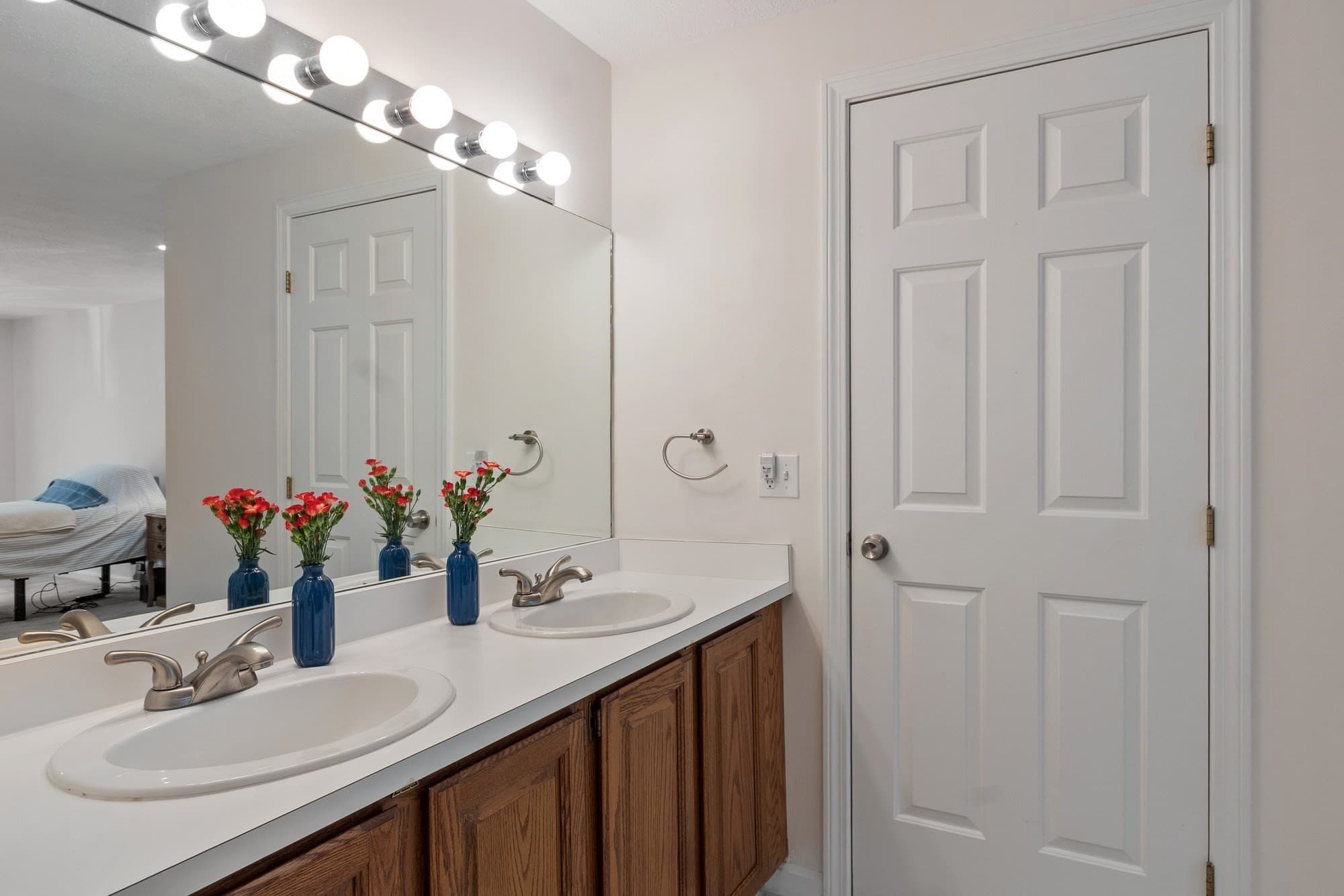 Condominium at 10 Ledgewood Way # 10, Peabody MA 01960, Peabody, photo 25 of 40