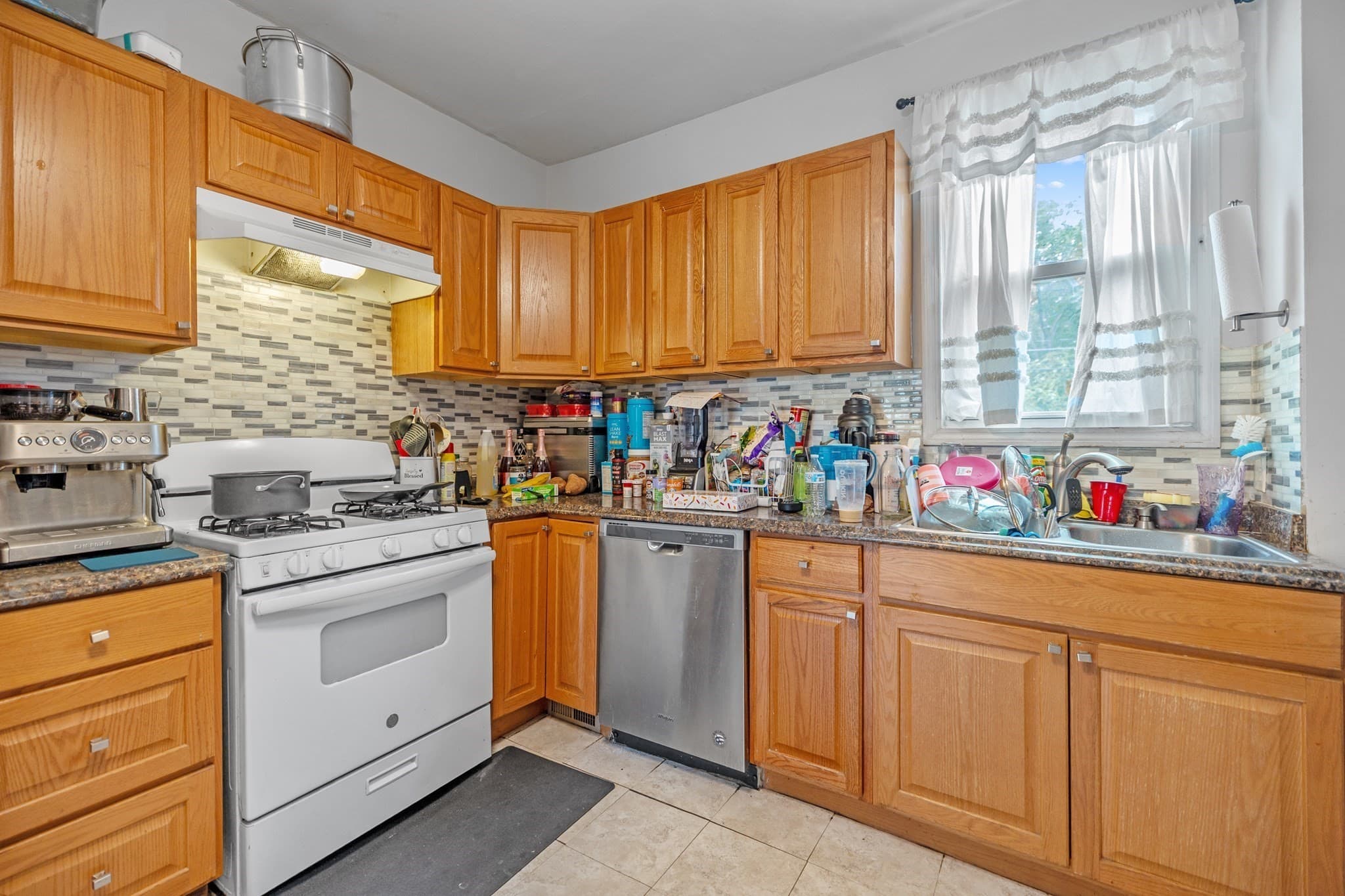 2 Family - 2 Units Up/Down at 81 Liberty St, Lowell MA 01851, Lowell, photo 5 of 26