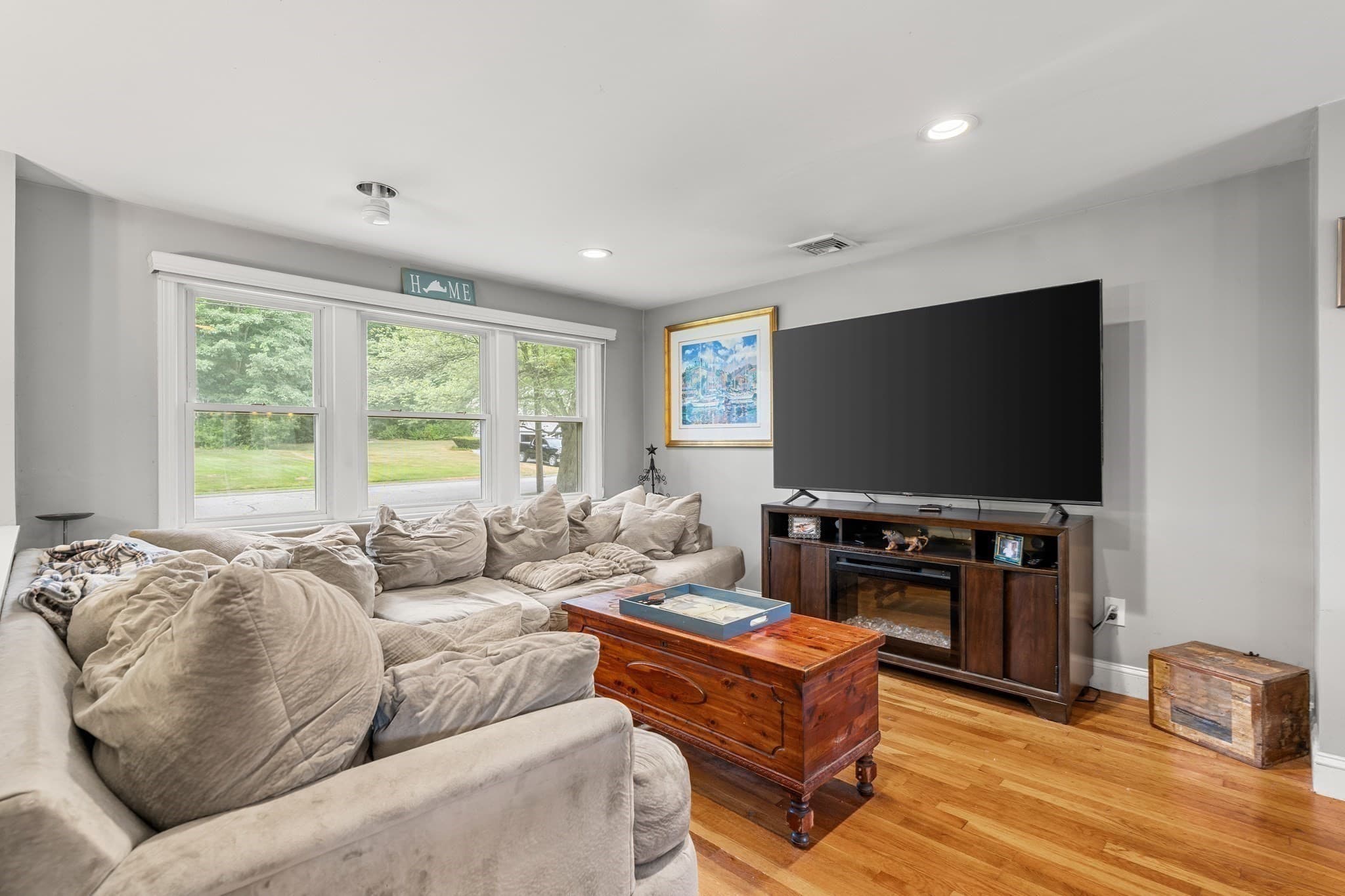 Single Family Residence at 20 Robinhood Lane, Billerica MA 01821, Billerica, photo 6 of 34