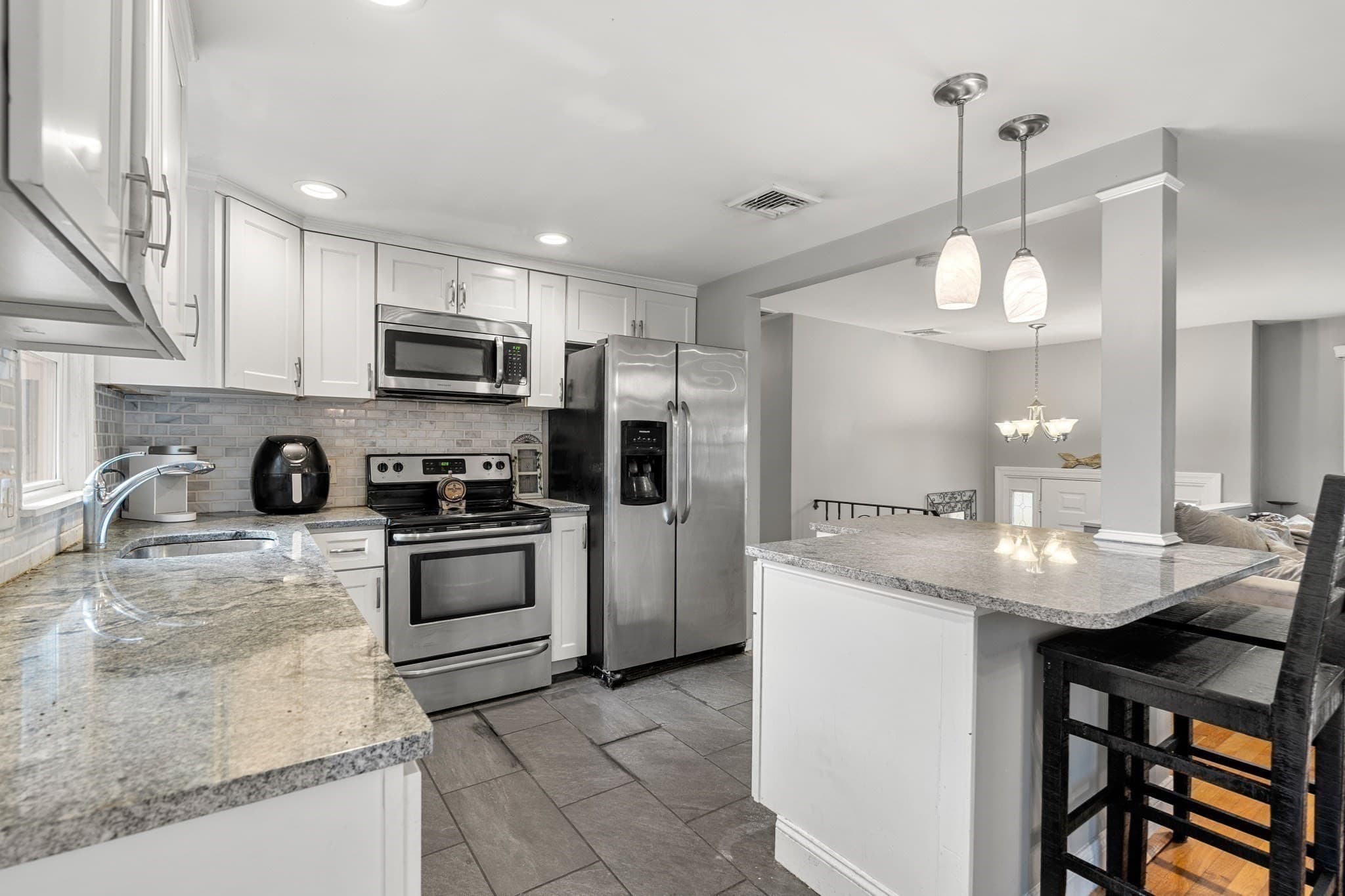 Single Family Residence at 20 Robinhood Lane, Billerica MA 01821, Billerica, photo 5 of 34