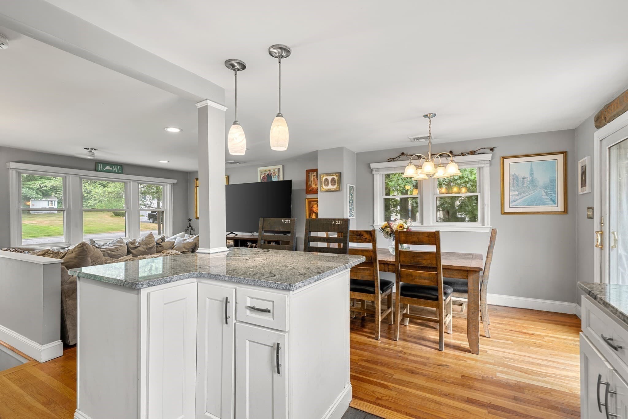 Single Family Residence at 20 Robinhood Lane, Billerica MA 01821, Billerica, photo 4 of 34