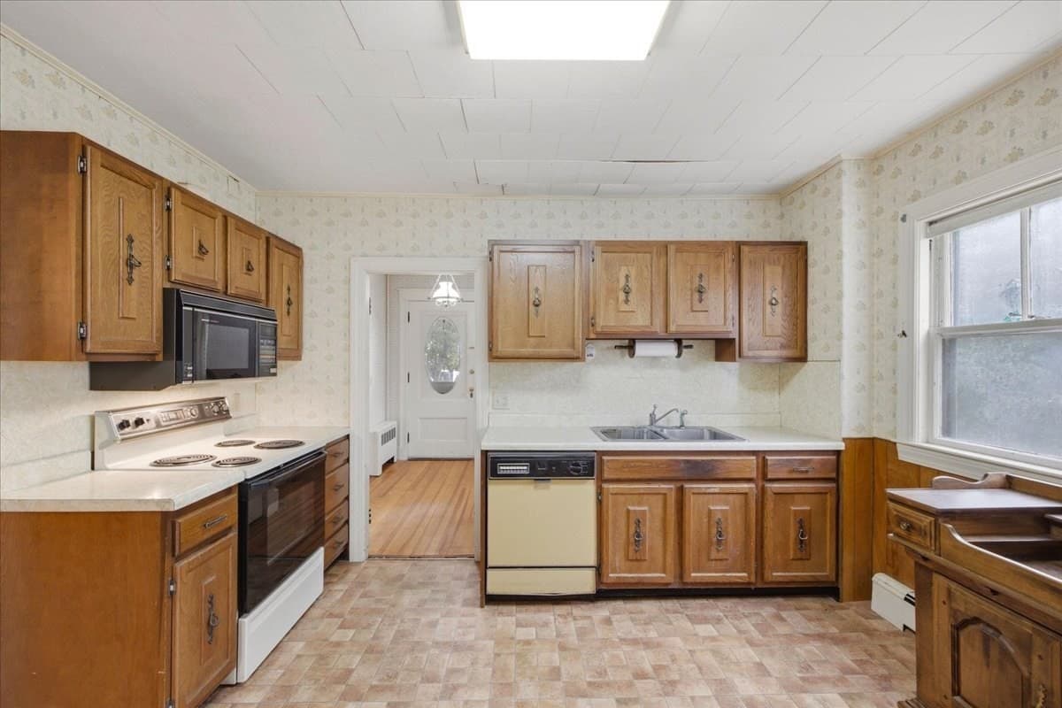 3 Family at 40-40 1/2 Savin Avenue, Norwood MA 02062, Norwood, photo 22 of 42