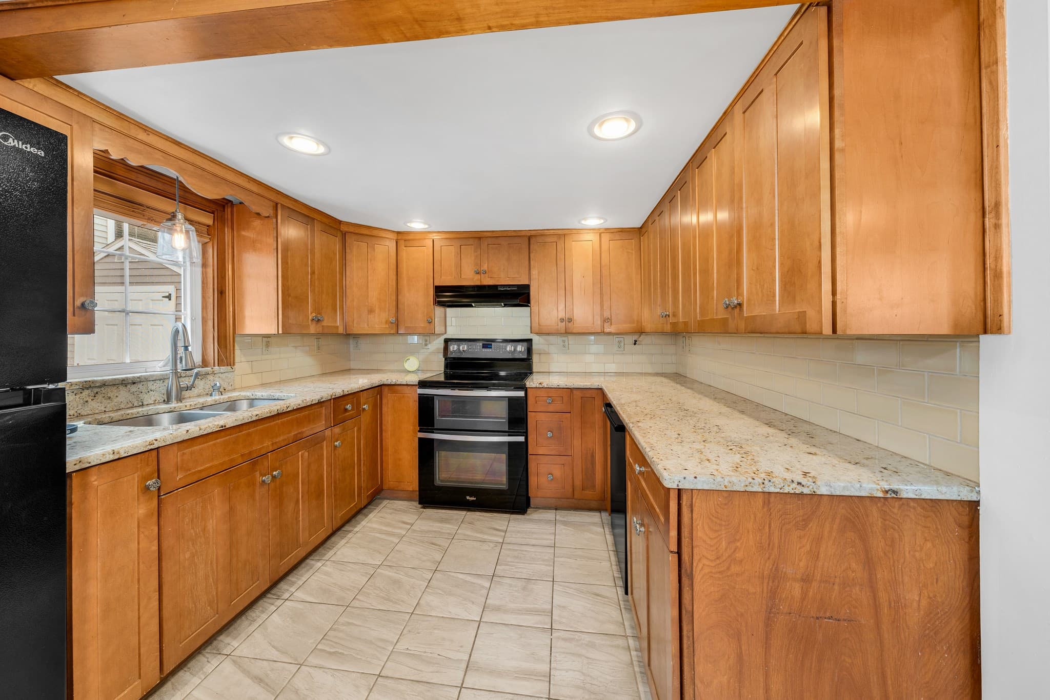 Single Family Residence at 15 Lincoln Ct, Amesbury MA 01913, Amesbury, photo 7 of 38