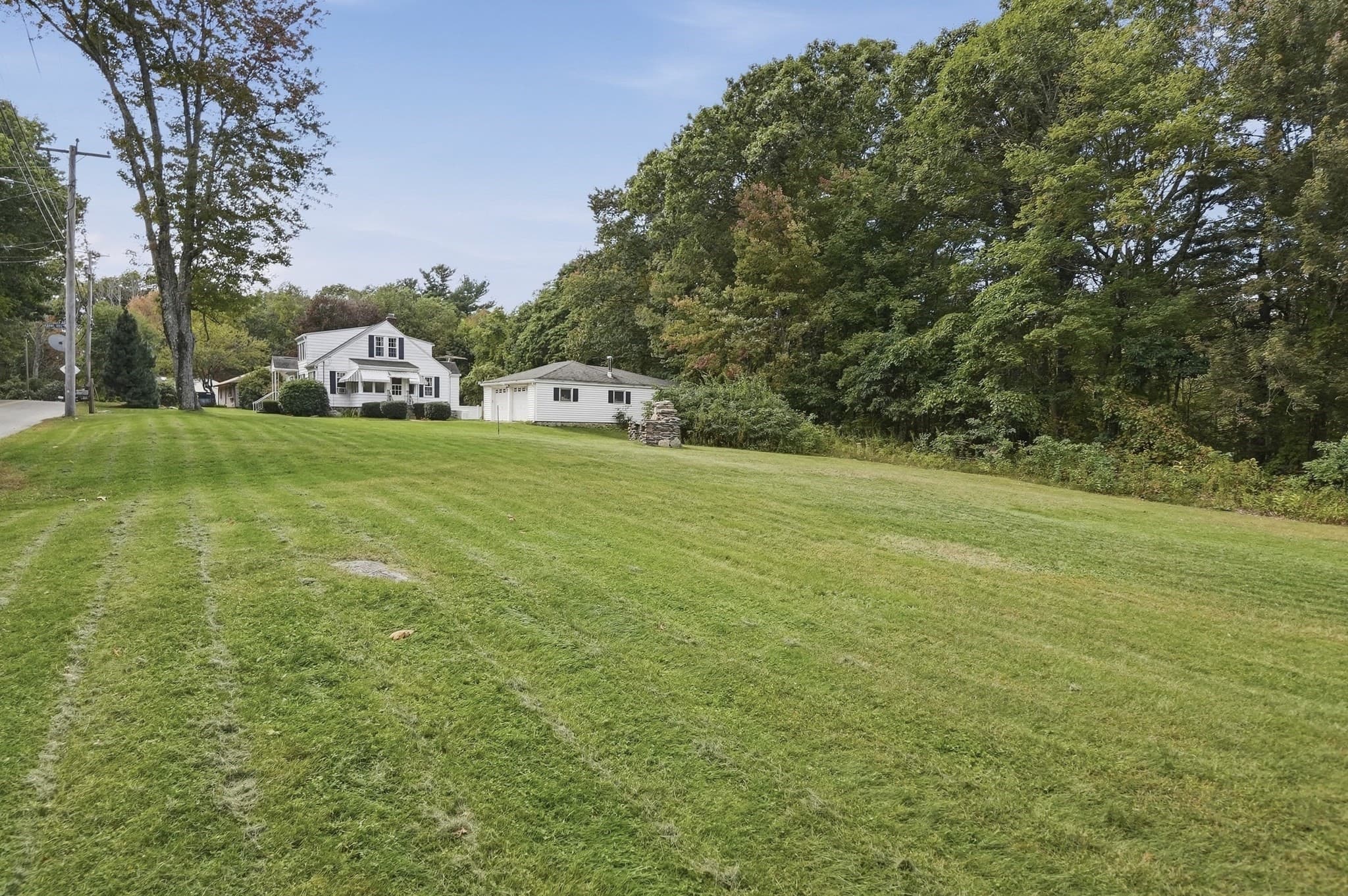 Single Family Residence at 416 Rochdale St, Auburn MA 01501, Auburn, photo 6 of 40