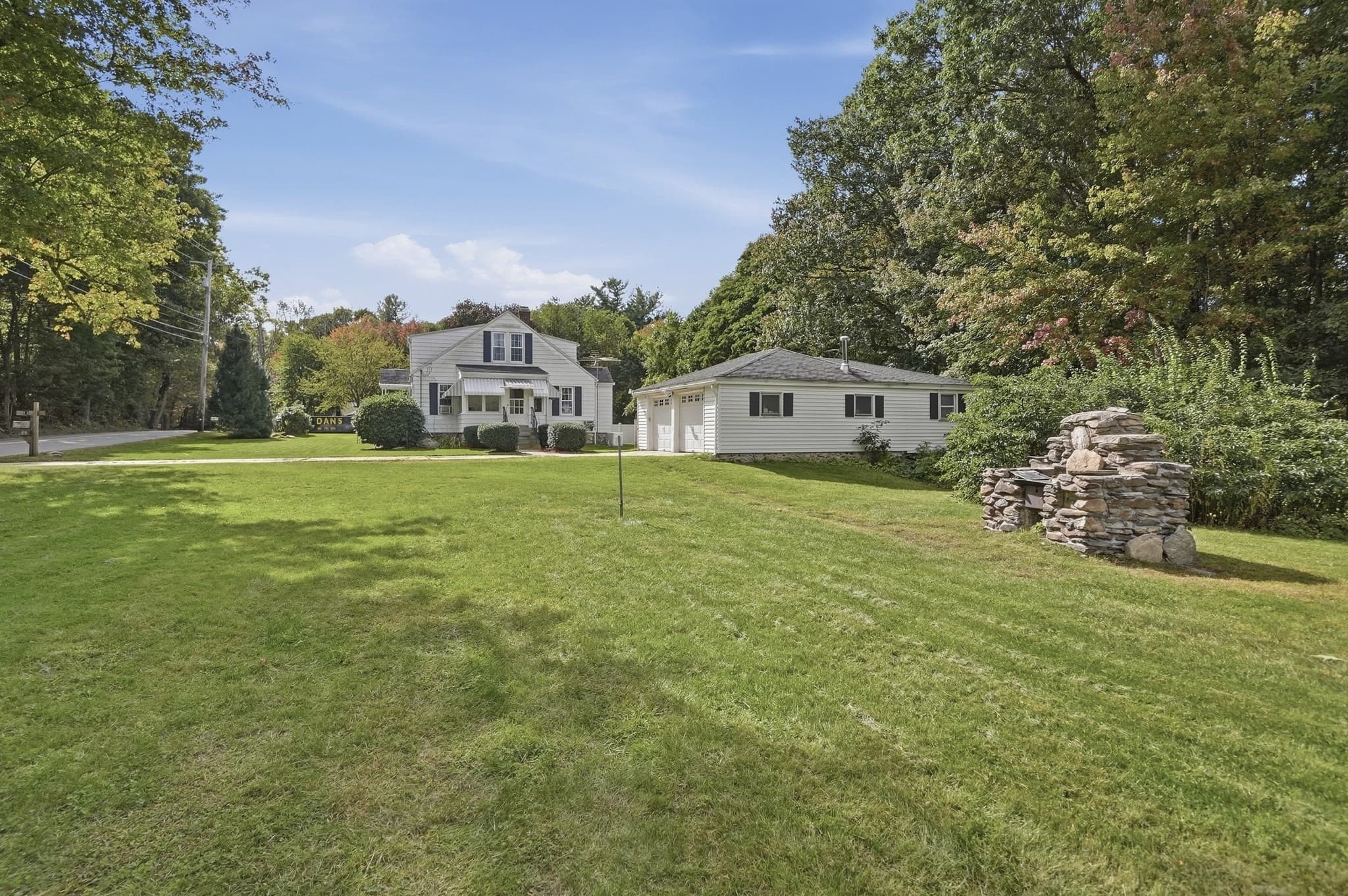 Single Family Residence at 416 Rochdale St, Auburn MA 01501, Auburn, photo 7 of 40