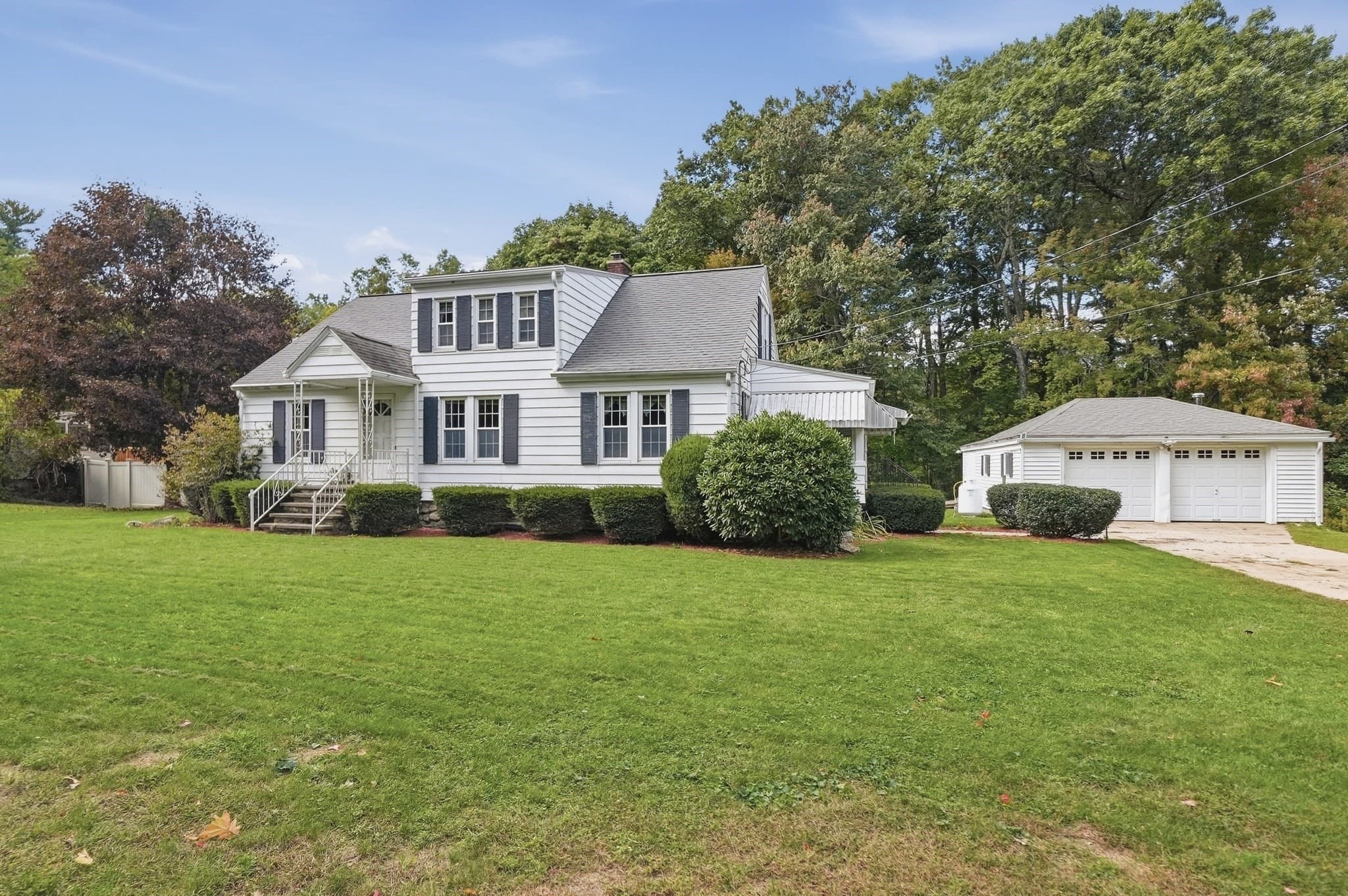 Single Family Residence at 416 Rochdale St, Auburn MA 01501, Auburn, photo 4 of 40
