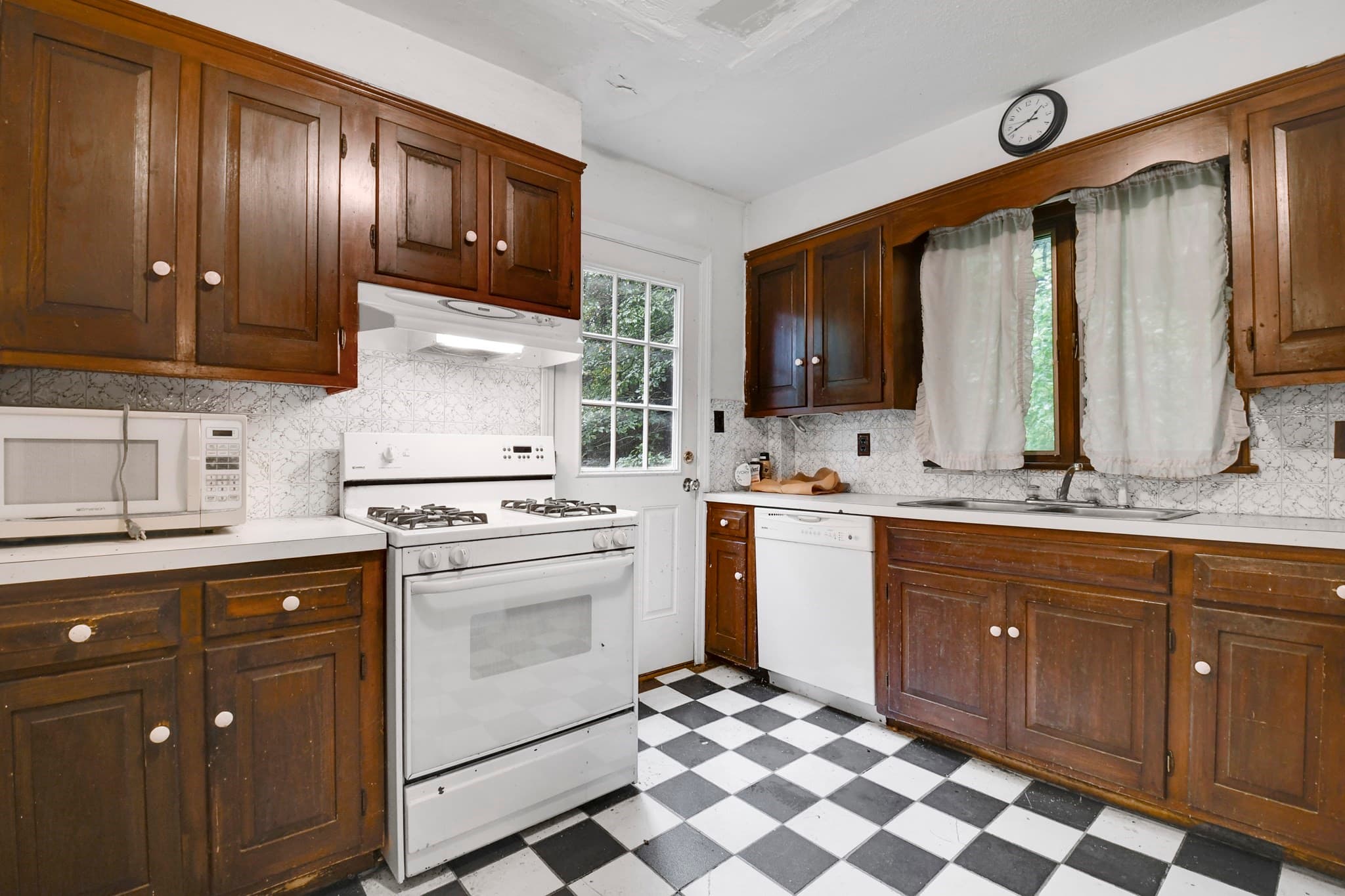Single Family Residence at 18 School House Rd, Sandown NH 03873, Sandown, photo 16 of 33