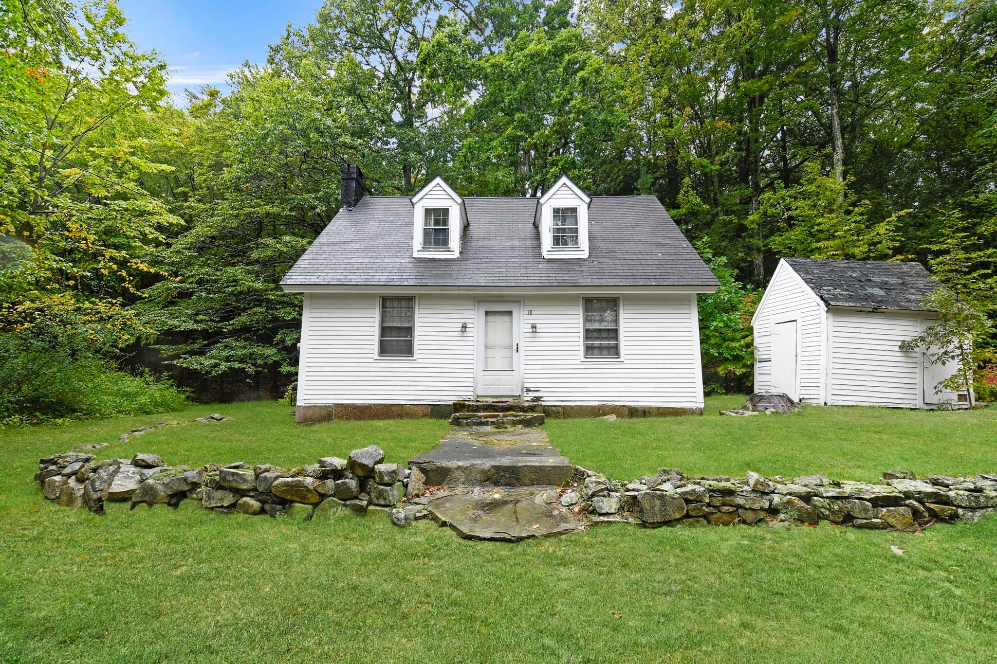 18 School House Rd, Sandown NH 03873