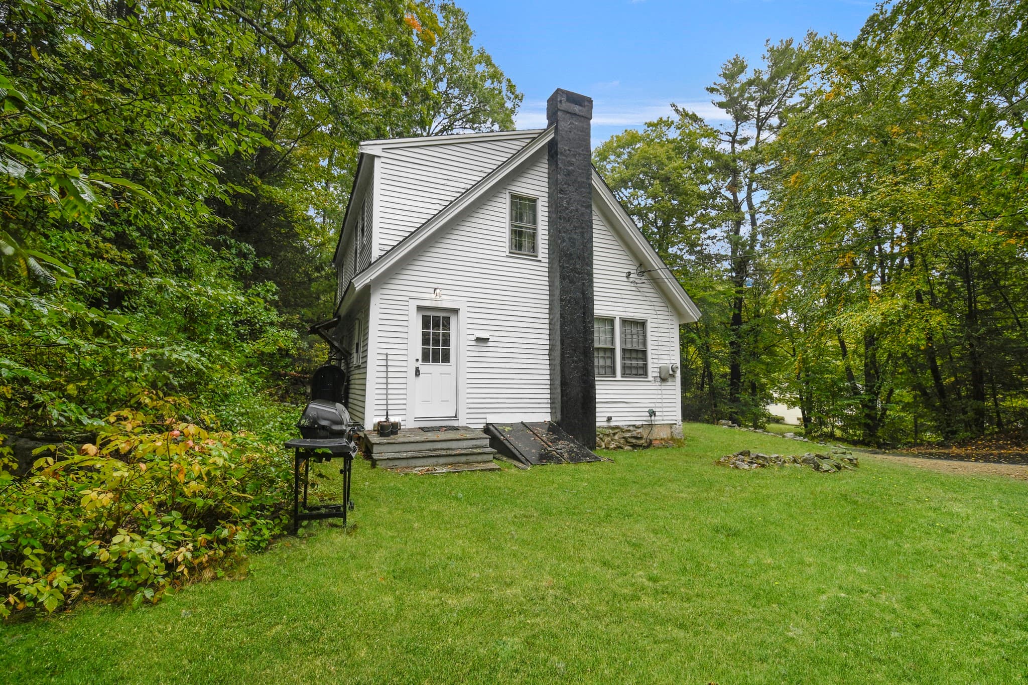 Single Family Residence at 18 School House Rd, Sandown NH 03873, Sandown, photo 4 of 33