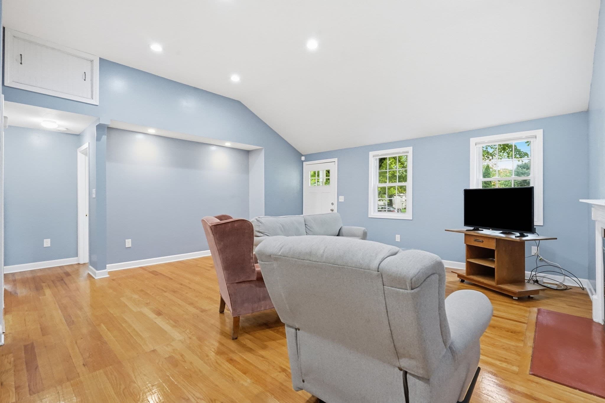 Single Family Residence at 43 Pine Acre Rd, Springfield MA 01129, Springfield, photo 6 of 40