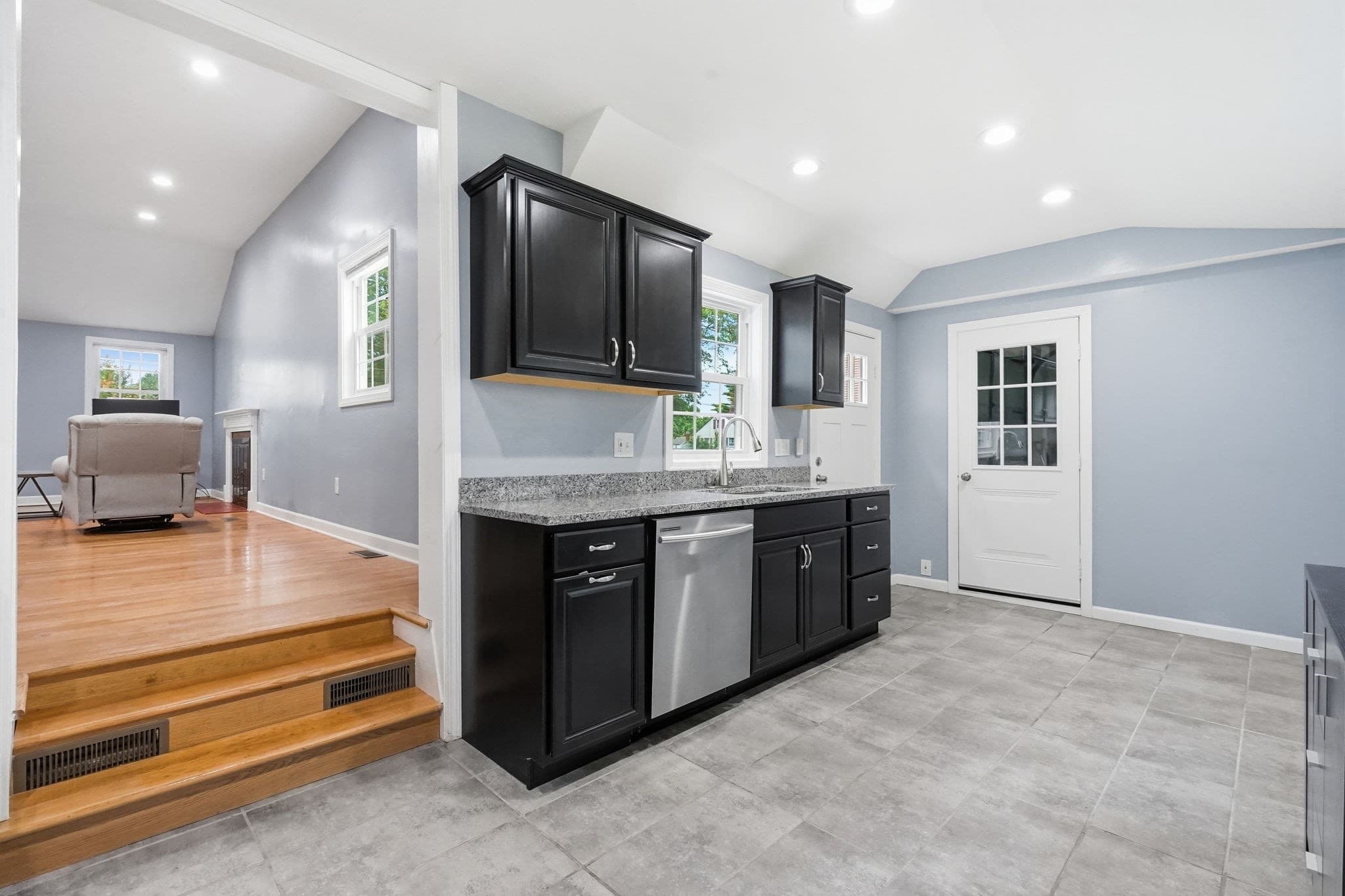 Single Family Residence at 43 Pine Acre Rd, Springfield MA 01129, Springfield, photo 16 of 40