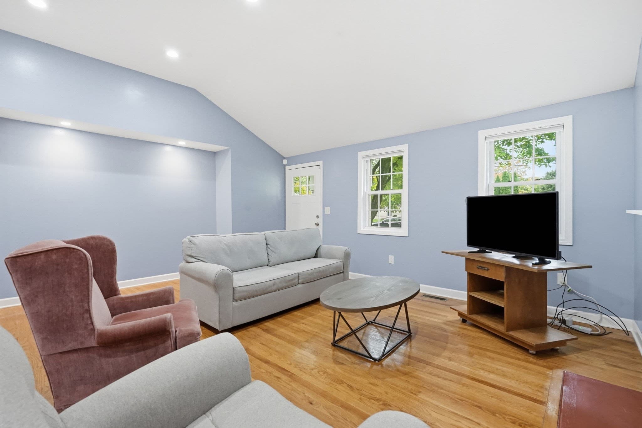 Single Family Residence at 43 Pine Acre Rd, Springfield MA 01129, Springfield, photo 7 of 40